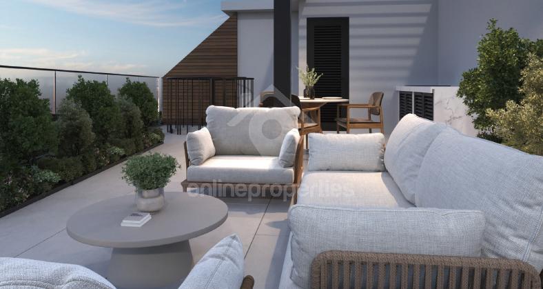 To change image, hover mouse over thumbnails below