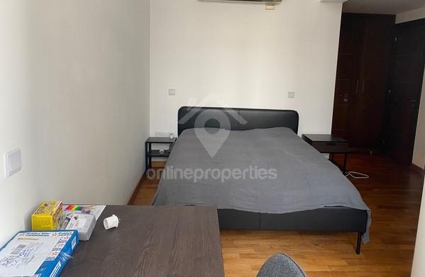 To change image, hover mouse over thumbnails below