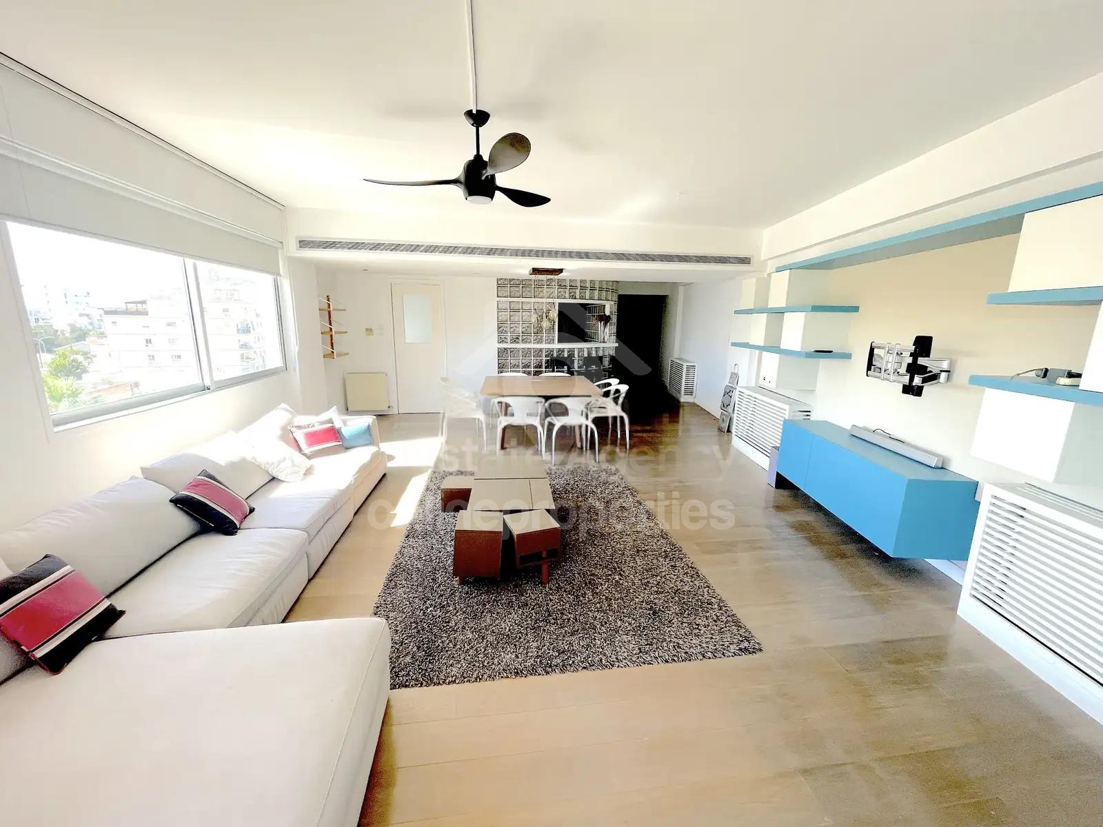 To change image, hover mouse over thumbnails below