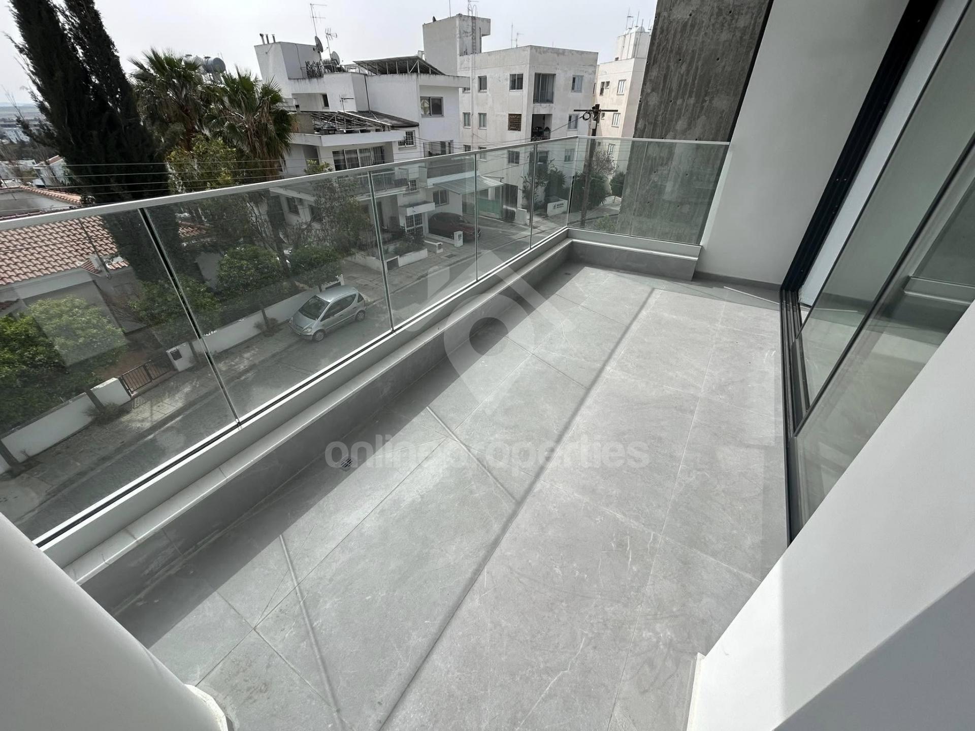 To change image, hover mouse over thumbnails below