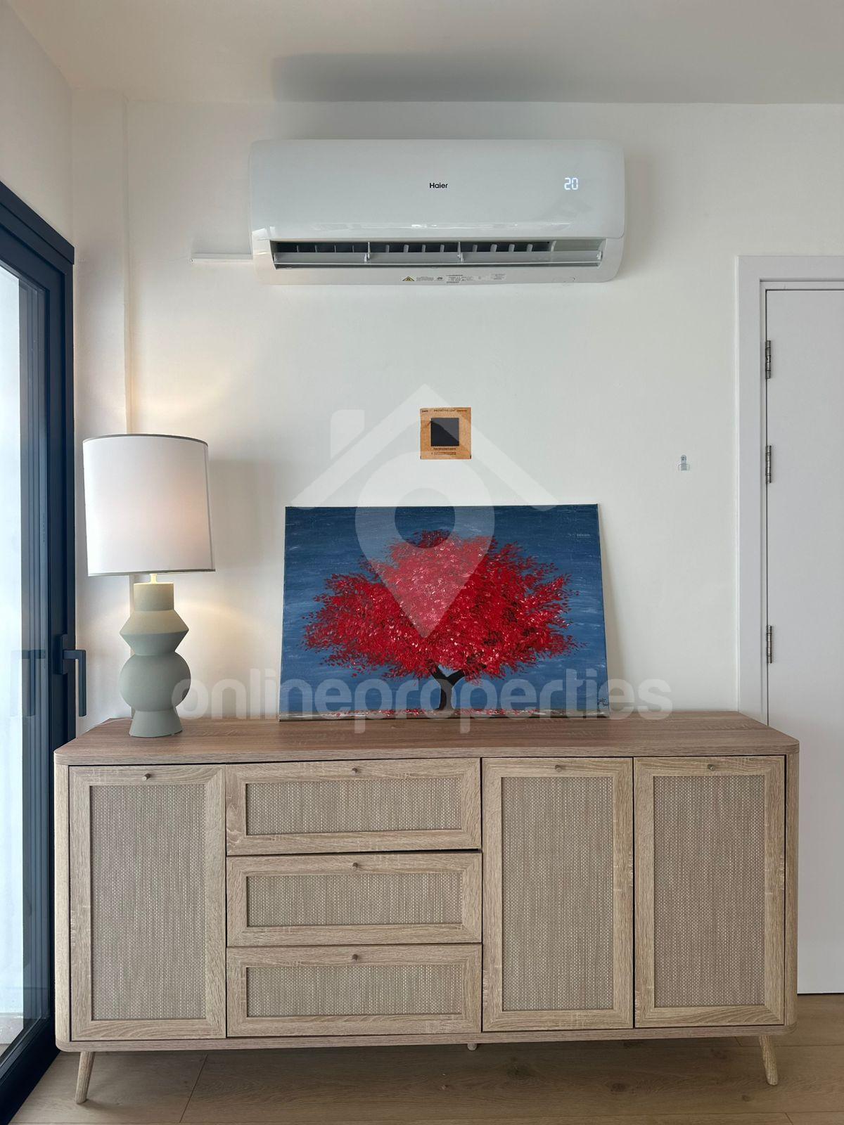 To change image, hover mouse over thumbnails below