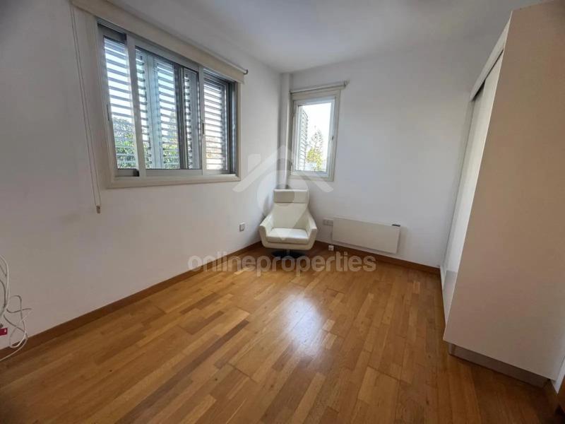 To change image, hover mouse over thumbnails below