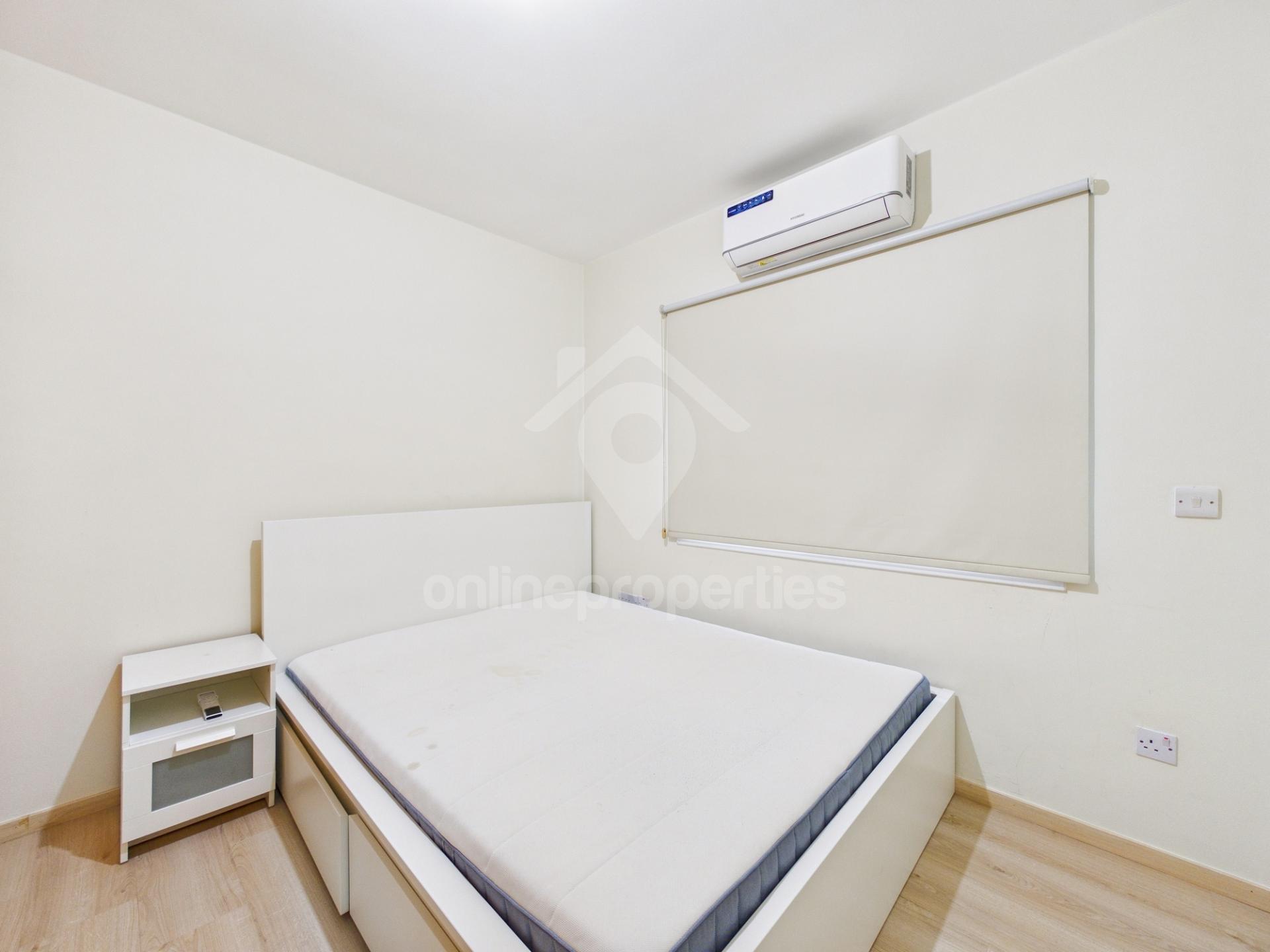 To change image, hover mouse over thumbnails below