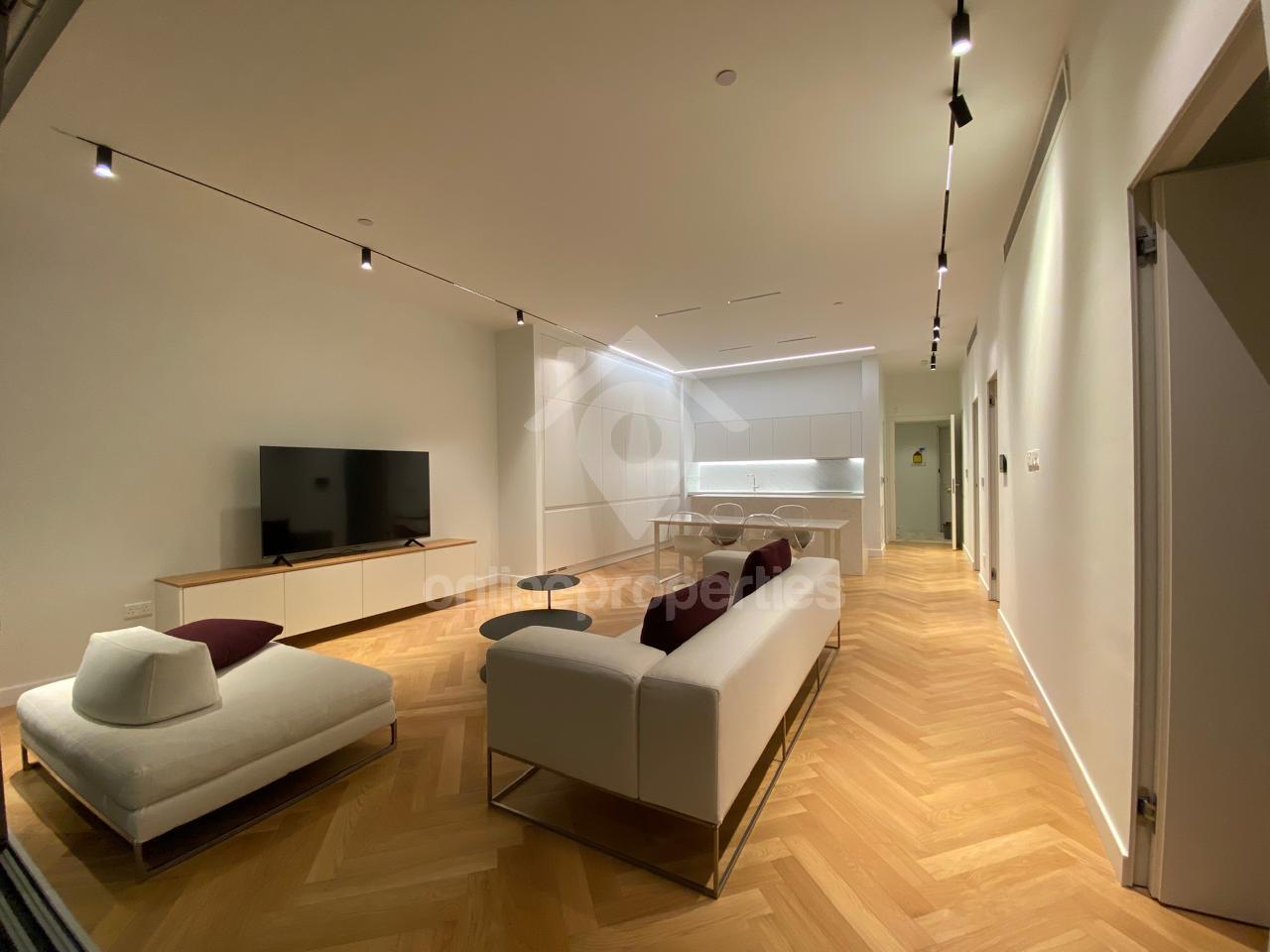 To change image, hover mouse over thumbnails below