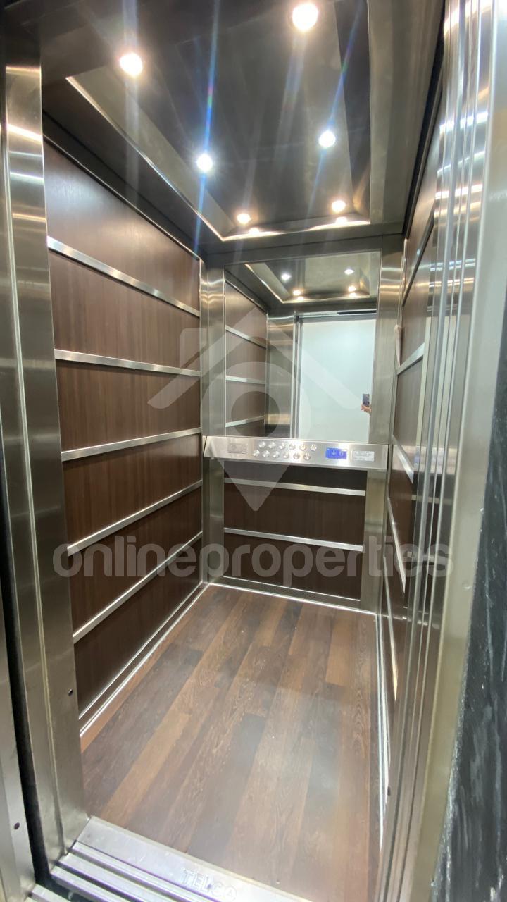 To change image, hover mouse over thumbnails below