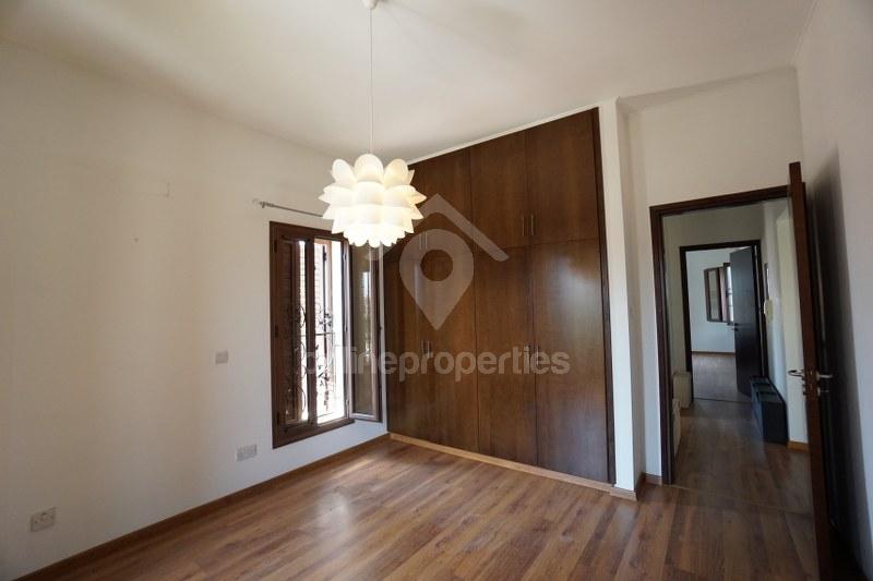 To change image, hover mouse over thumbnails below