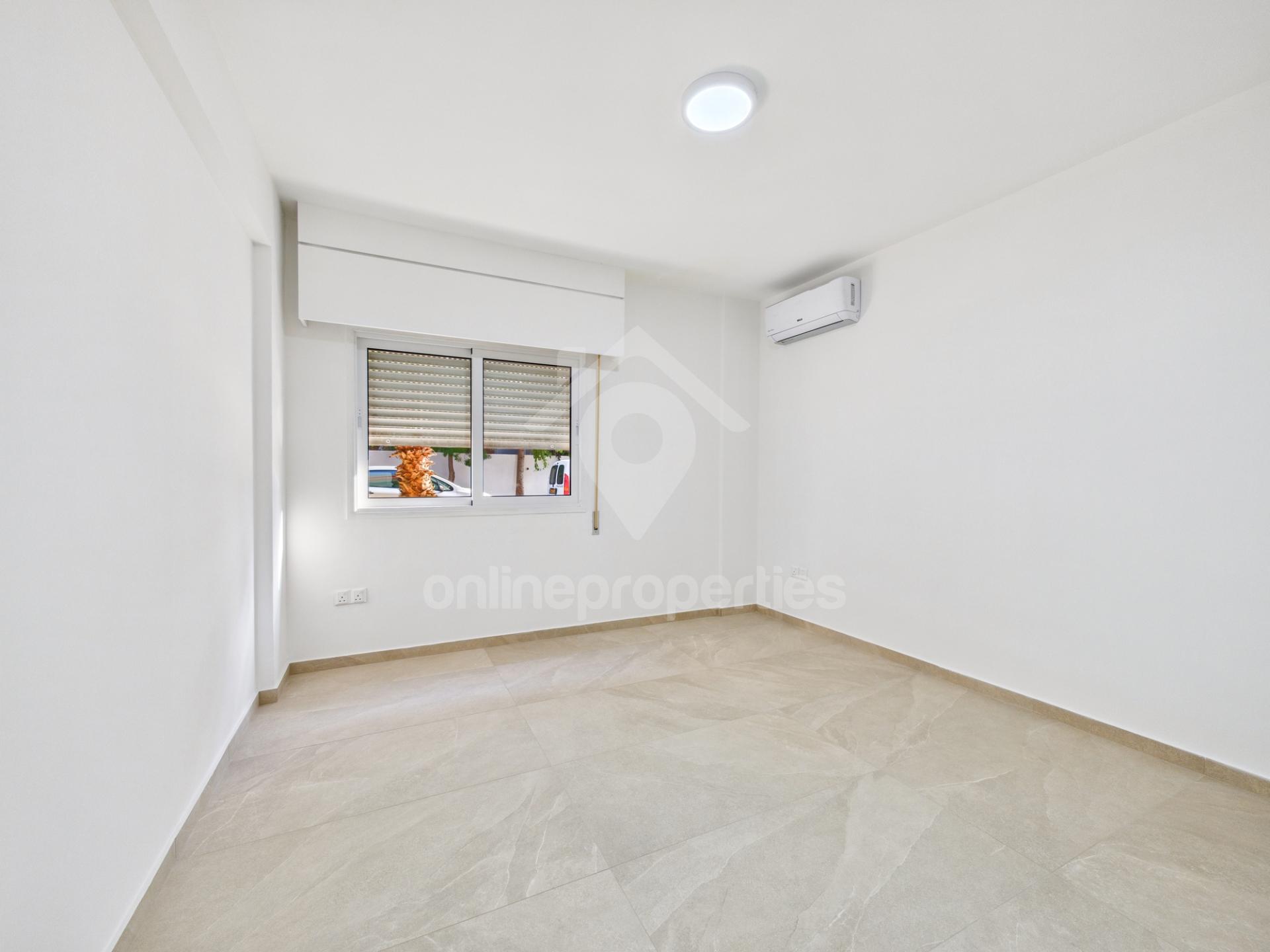 To change image, hover mouse over thumbnails below