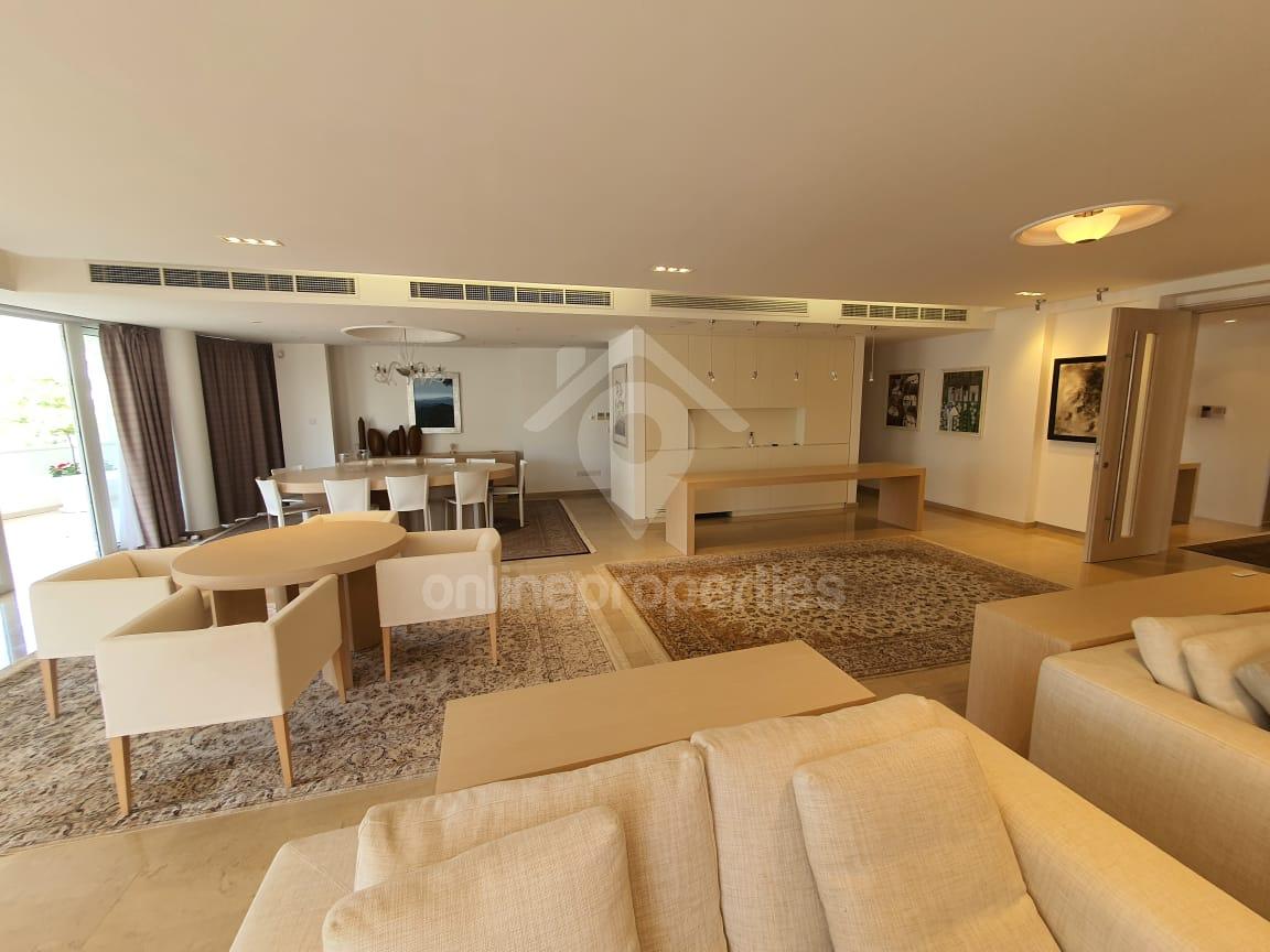 To change image, hover mouse over thumbnails below