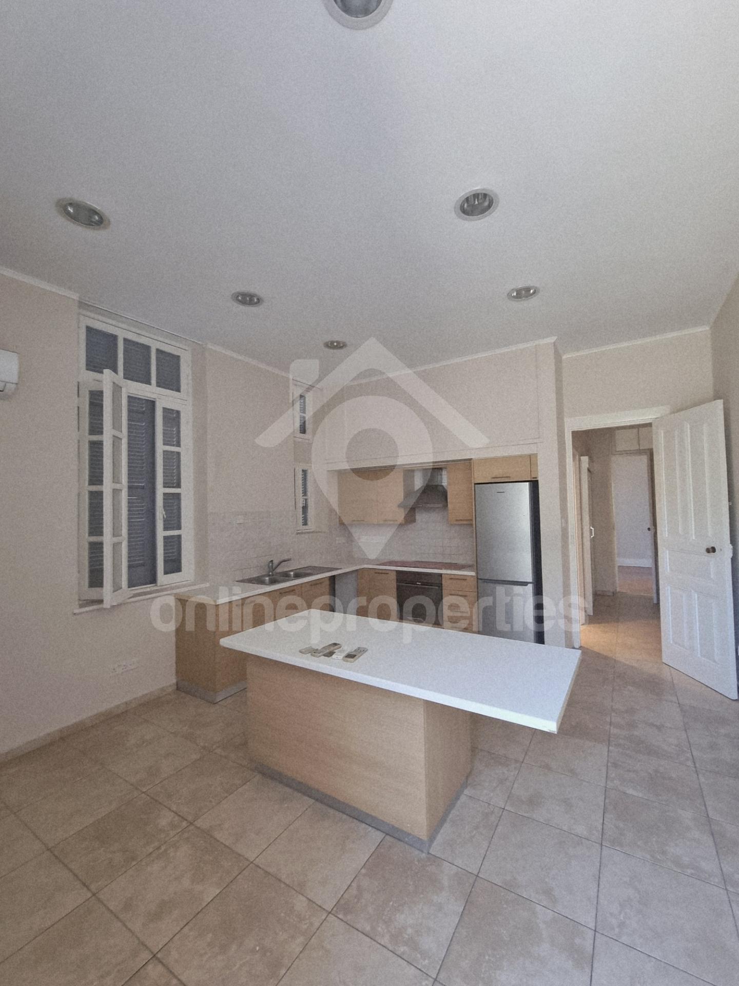 To change image, hover mouse over thumbnails below