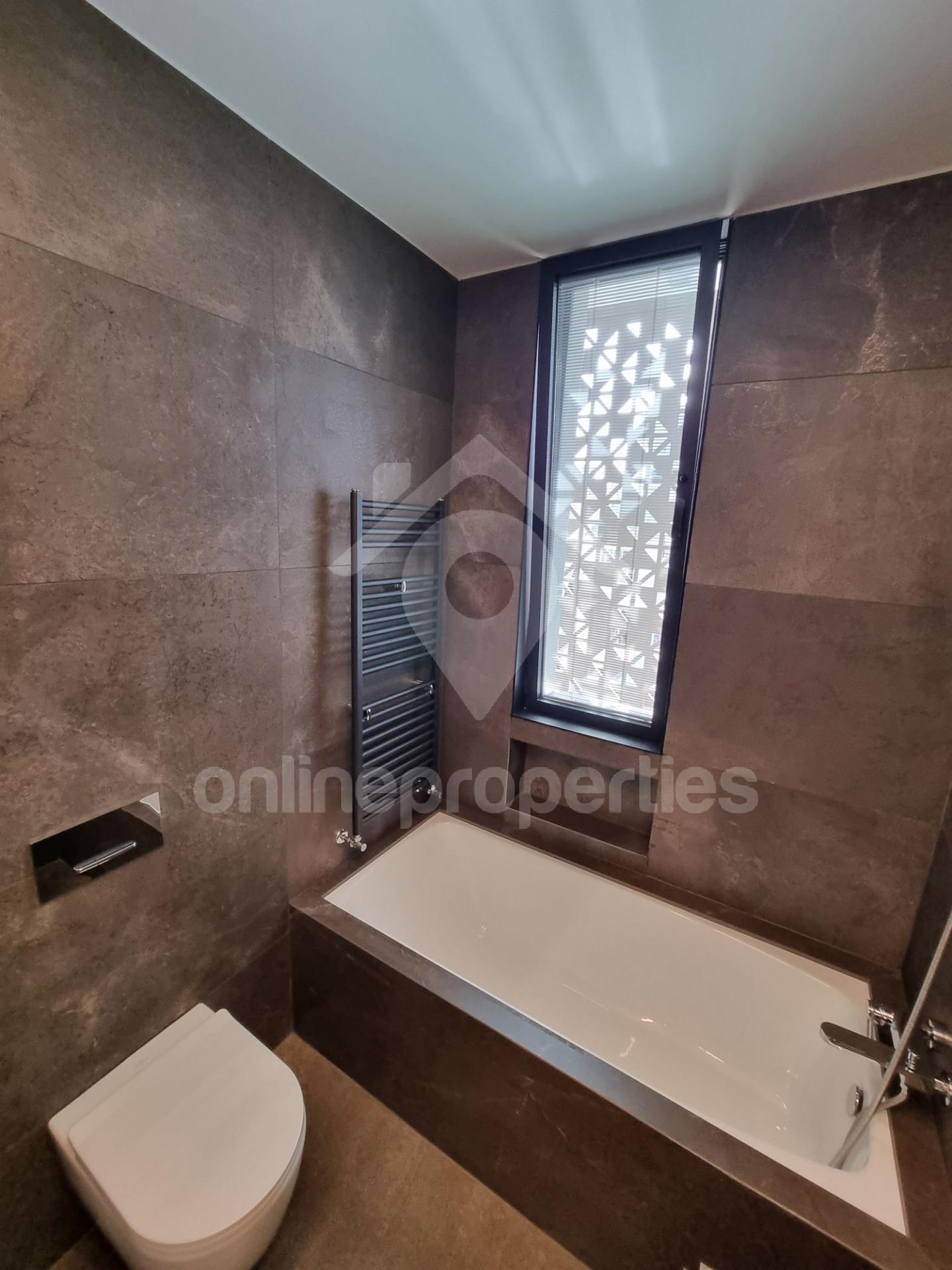 To change image, hover mouse over thumbnails below