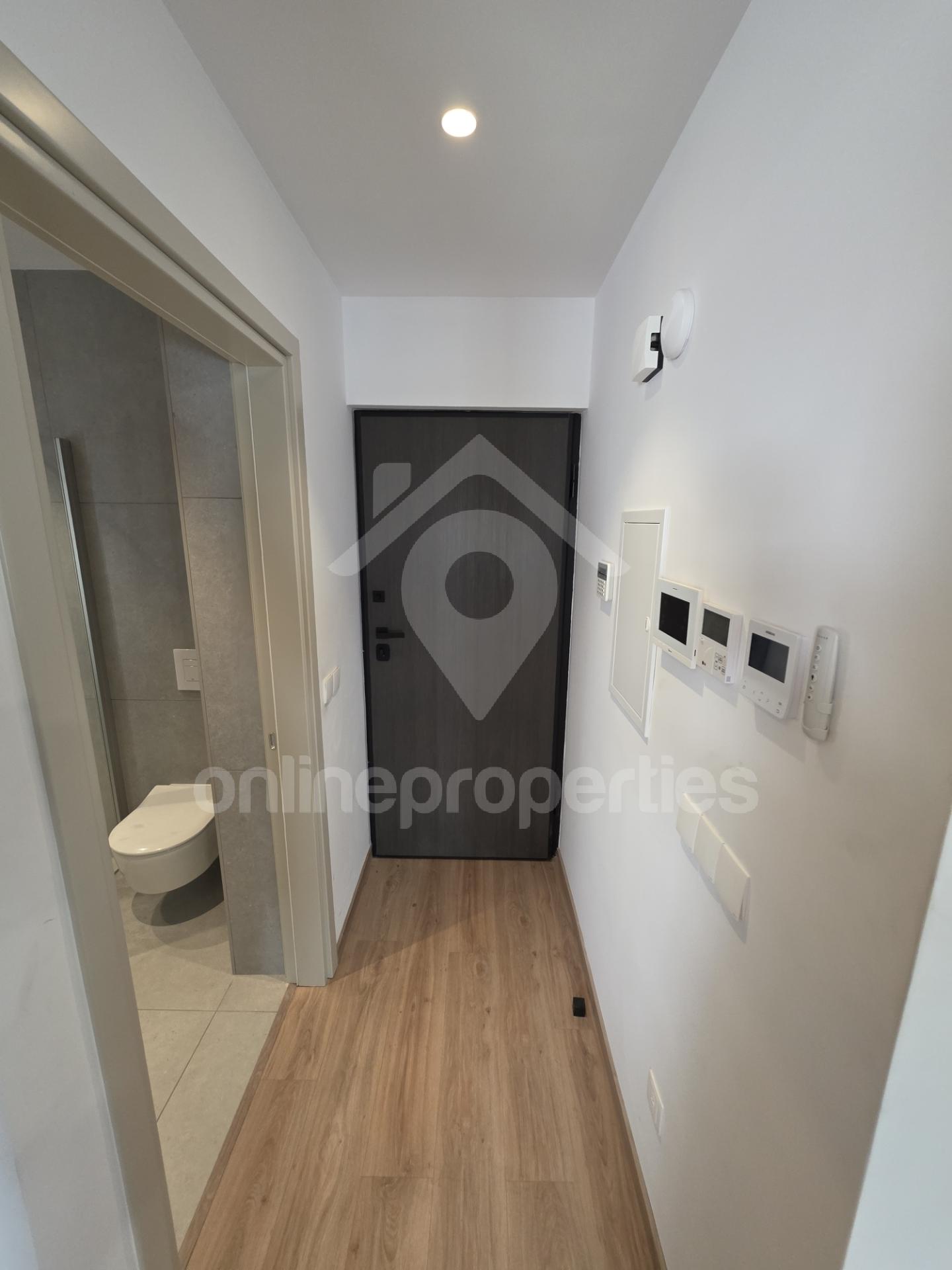 To change image, hover mouse over thumbnails below