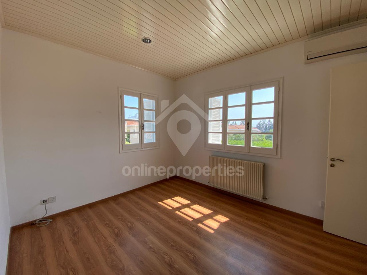 To change image, hover mouse over thumbnails below