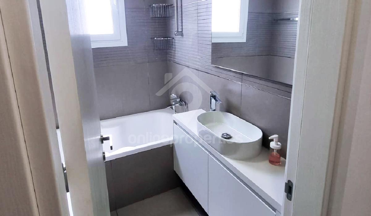 To change image, hover mouse over thumbnails below