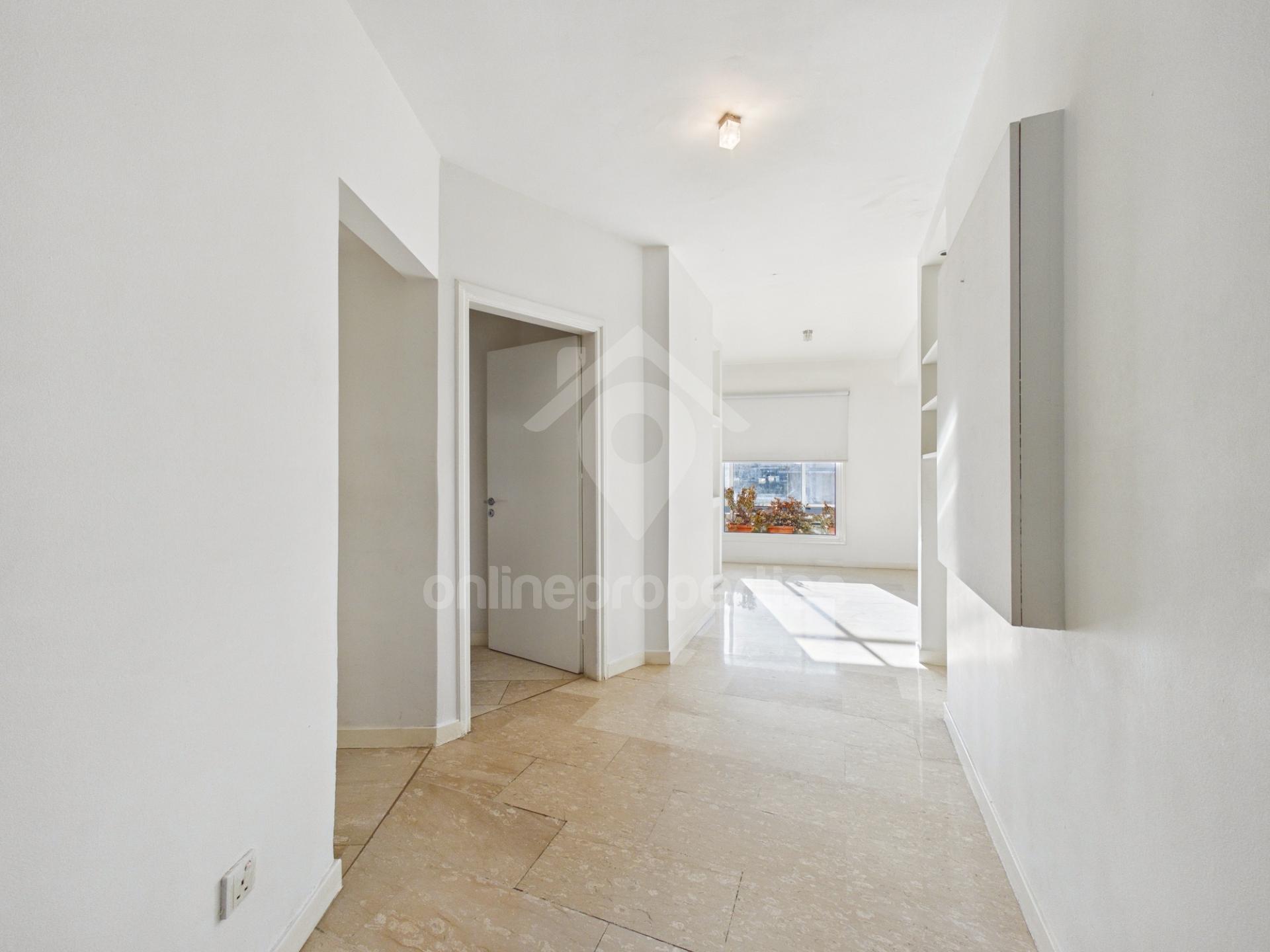 To change image, hover mouse over thumbnails below