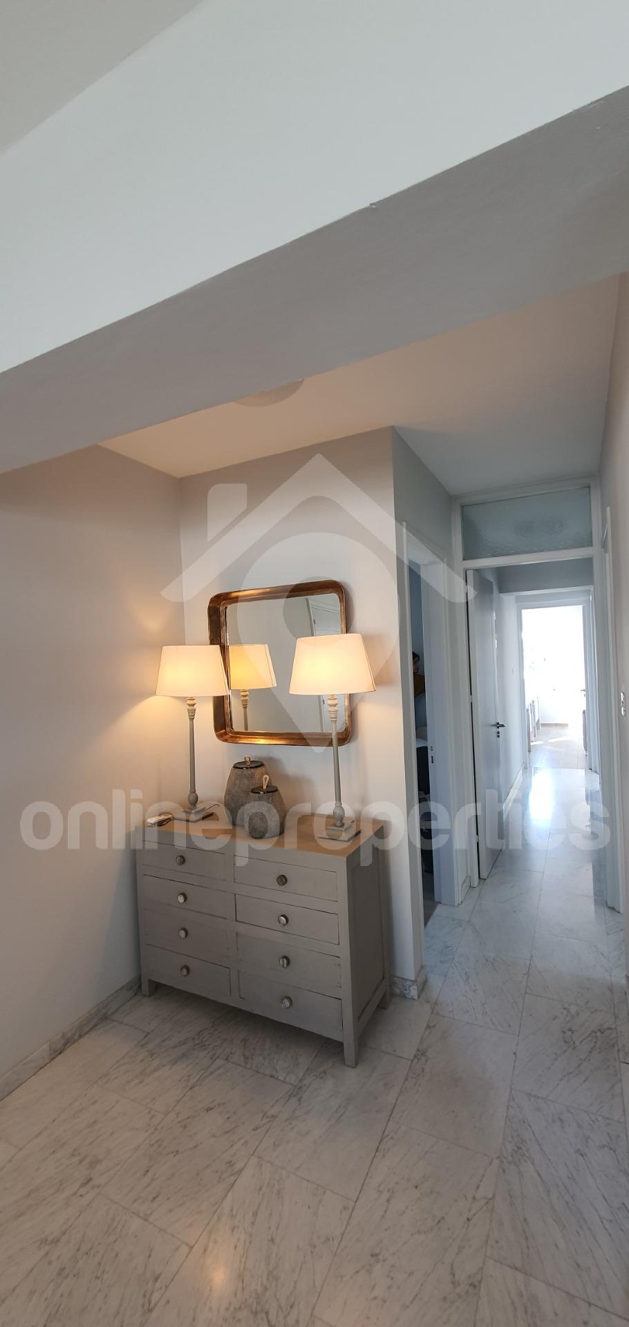 To change image, hover mouse over thumbnails below