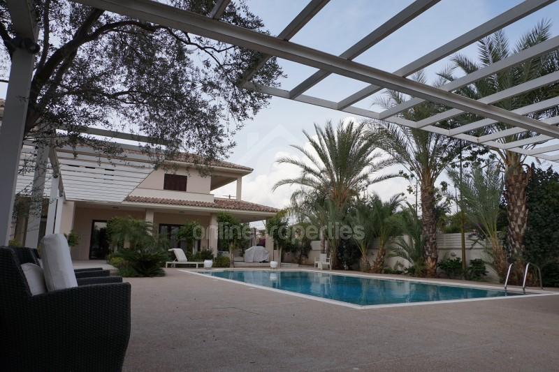 To change image, hover mouse over thumbnails below