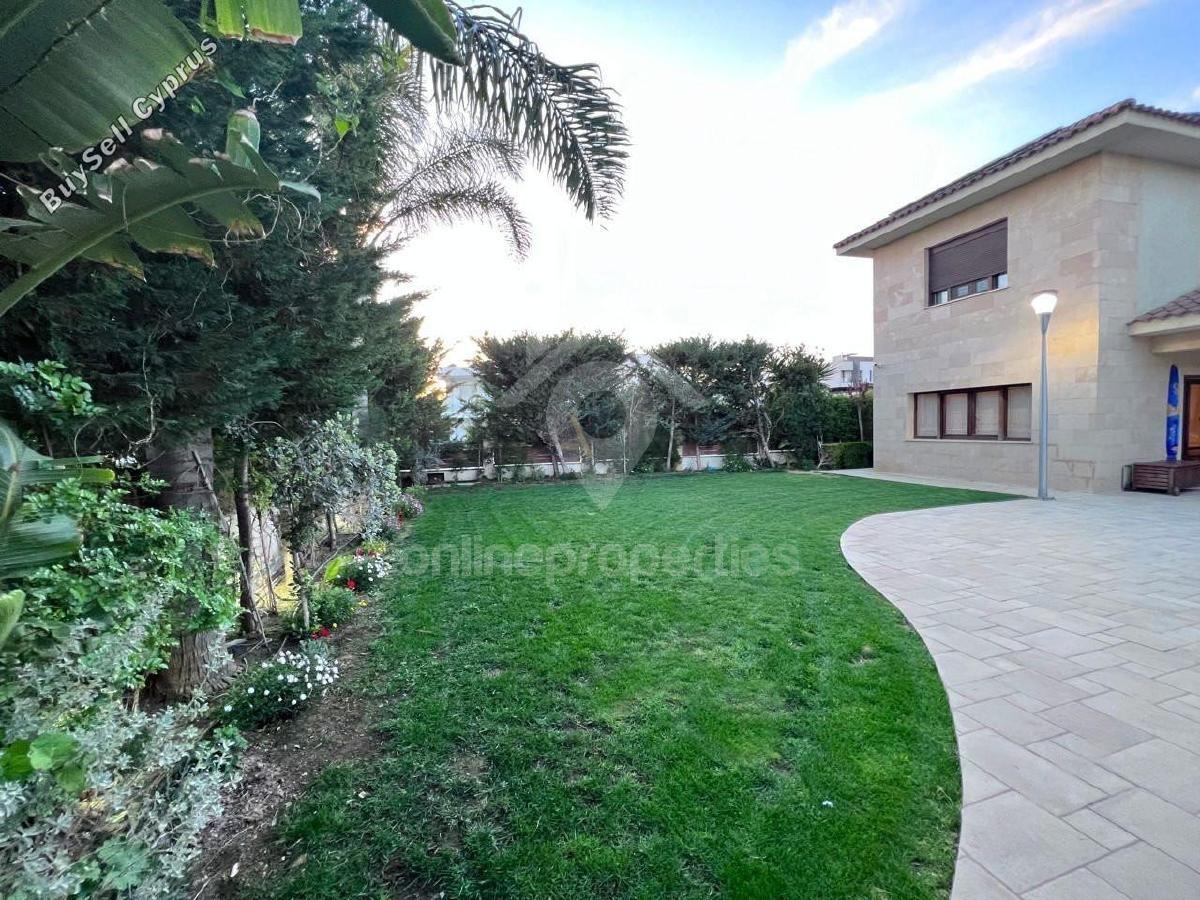 To change image, hover mouse over thumbnails below