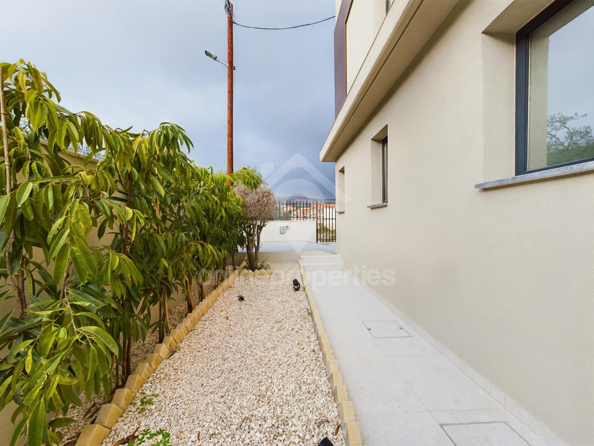 To change image, hover mouse over thumbnails below