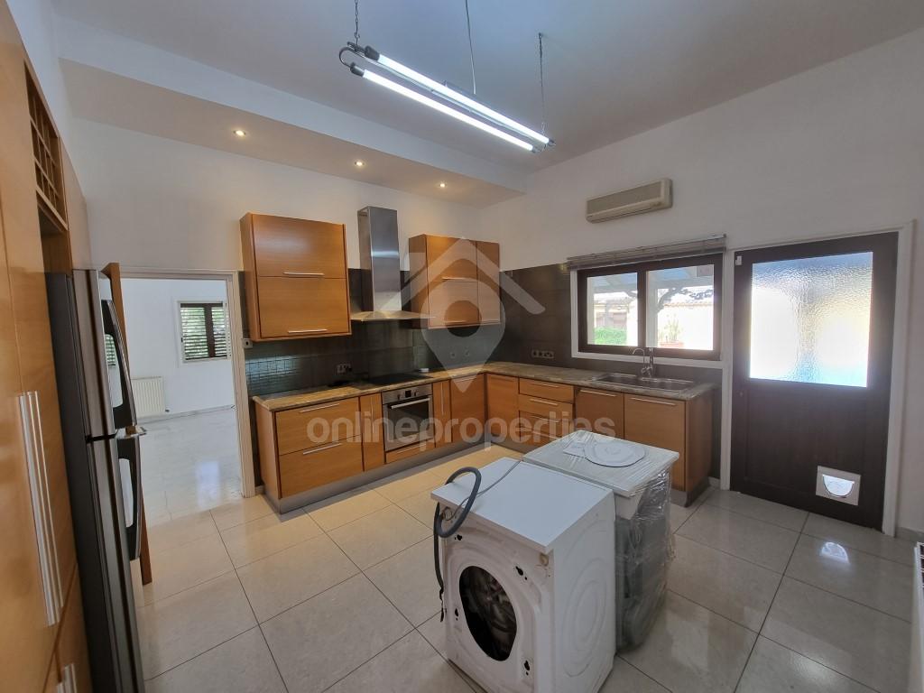 To change image, hover mouse over thumbnails below