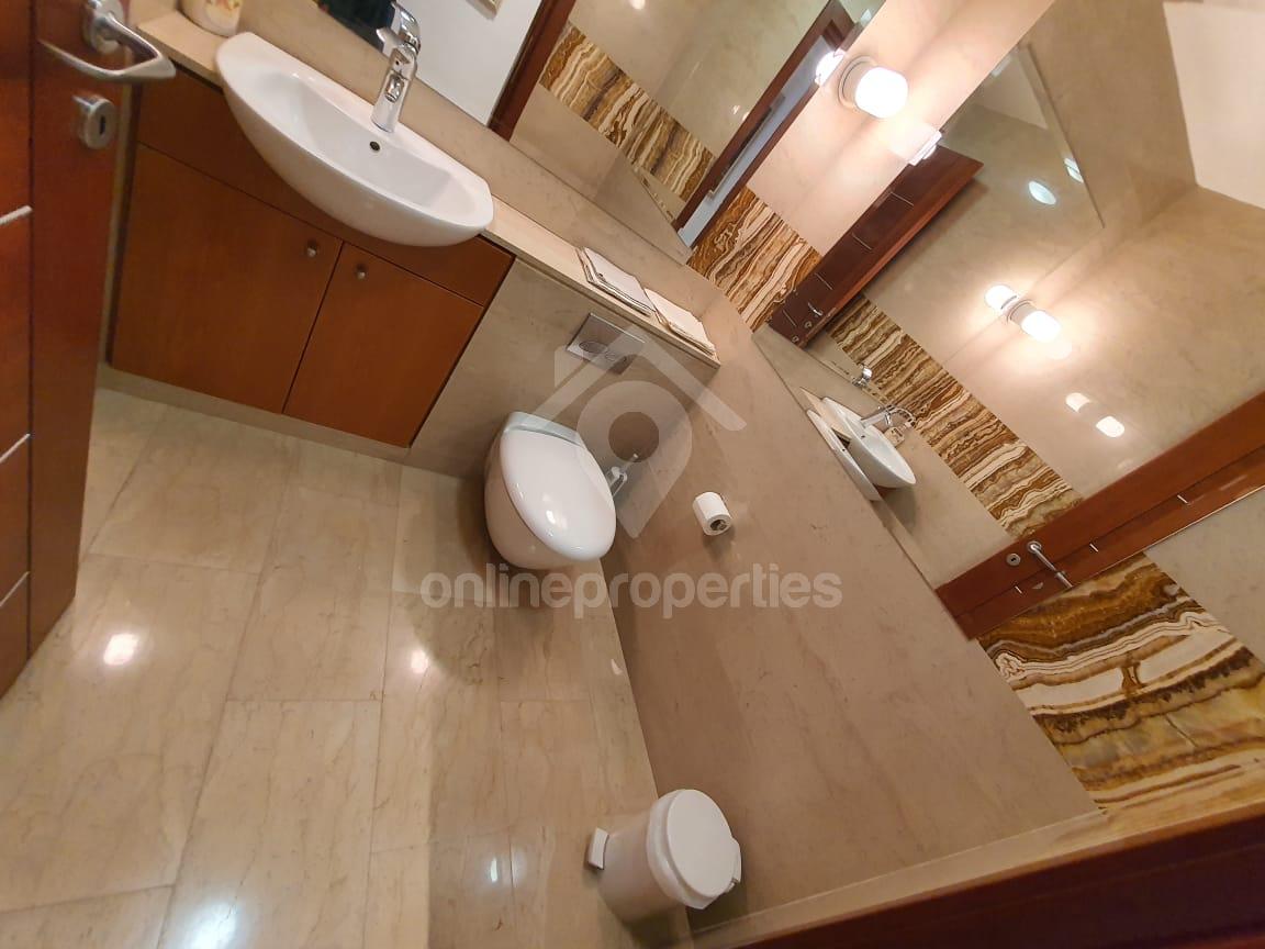 To change image, hover mouse over thumbnails below