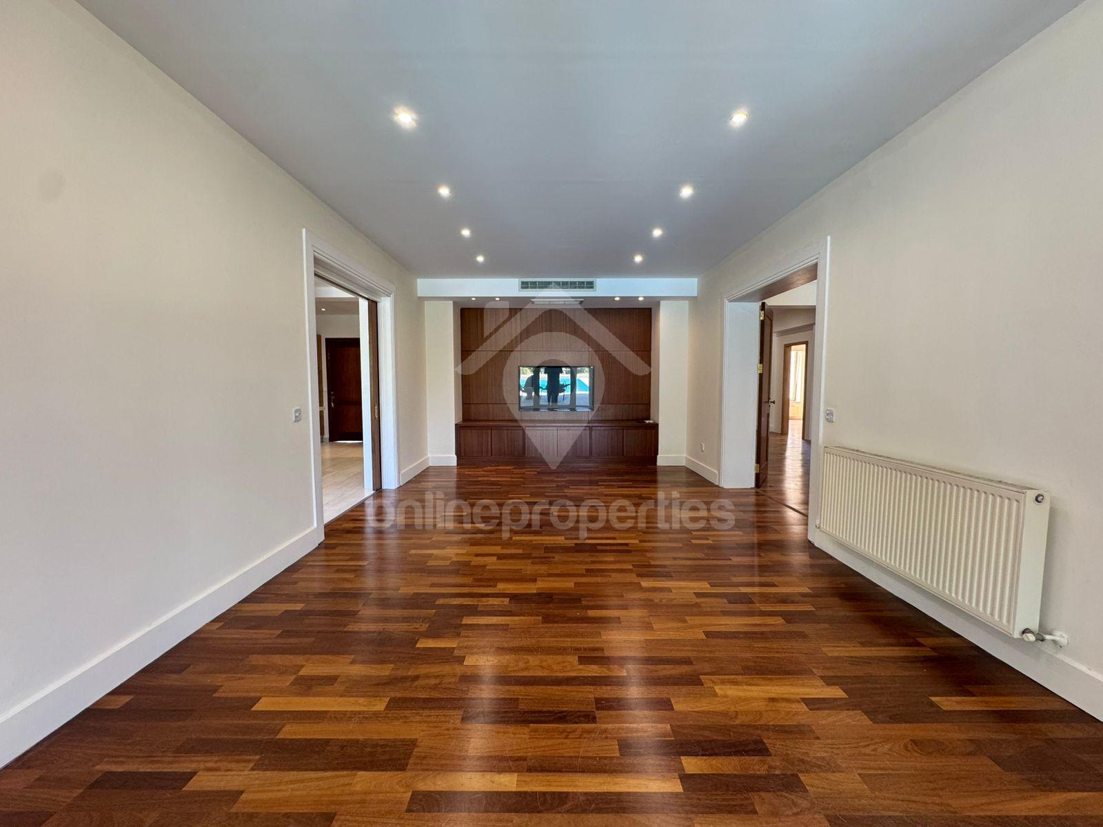 To change image, hover mouse over thumbnails below