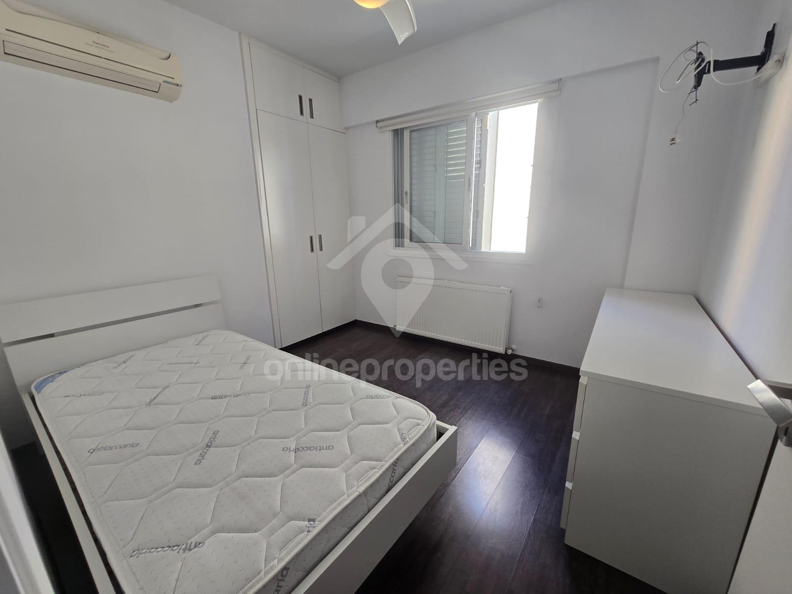 To change image, hover mouse over thumbnails below