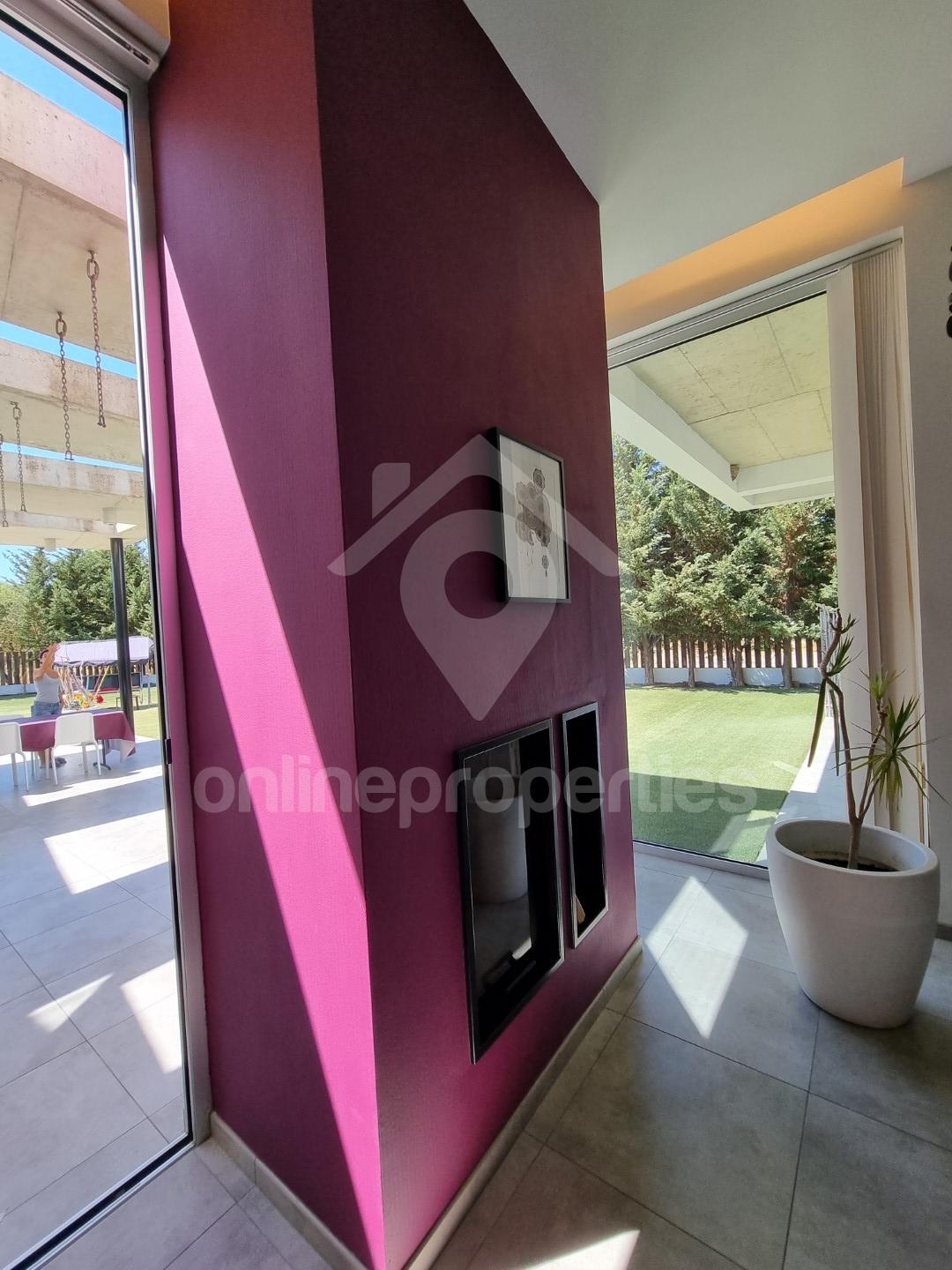 To change image, hover mouse over thumbnails below