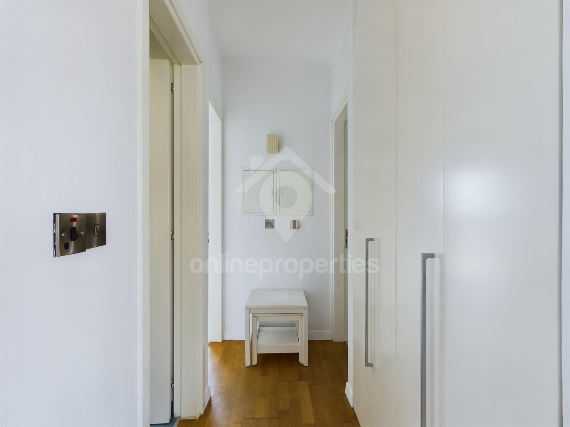 To change image, hover mouse over thumbnails below