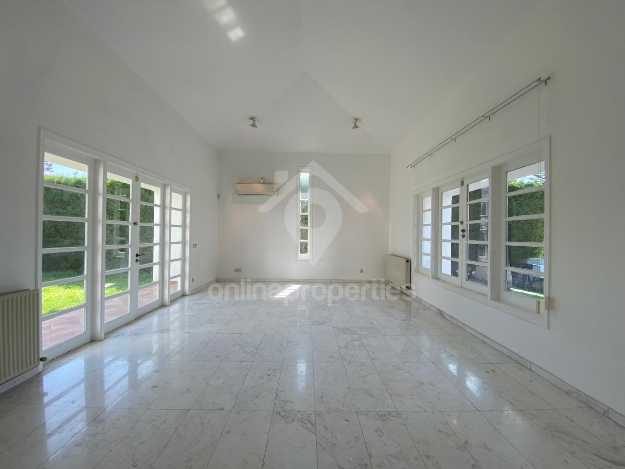 To change image, hover mouse over thumbnails below