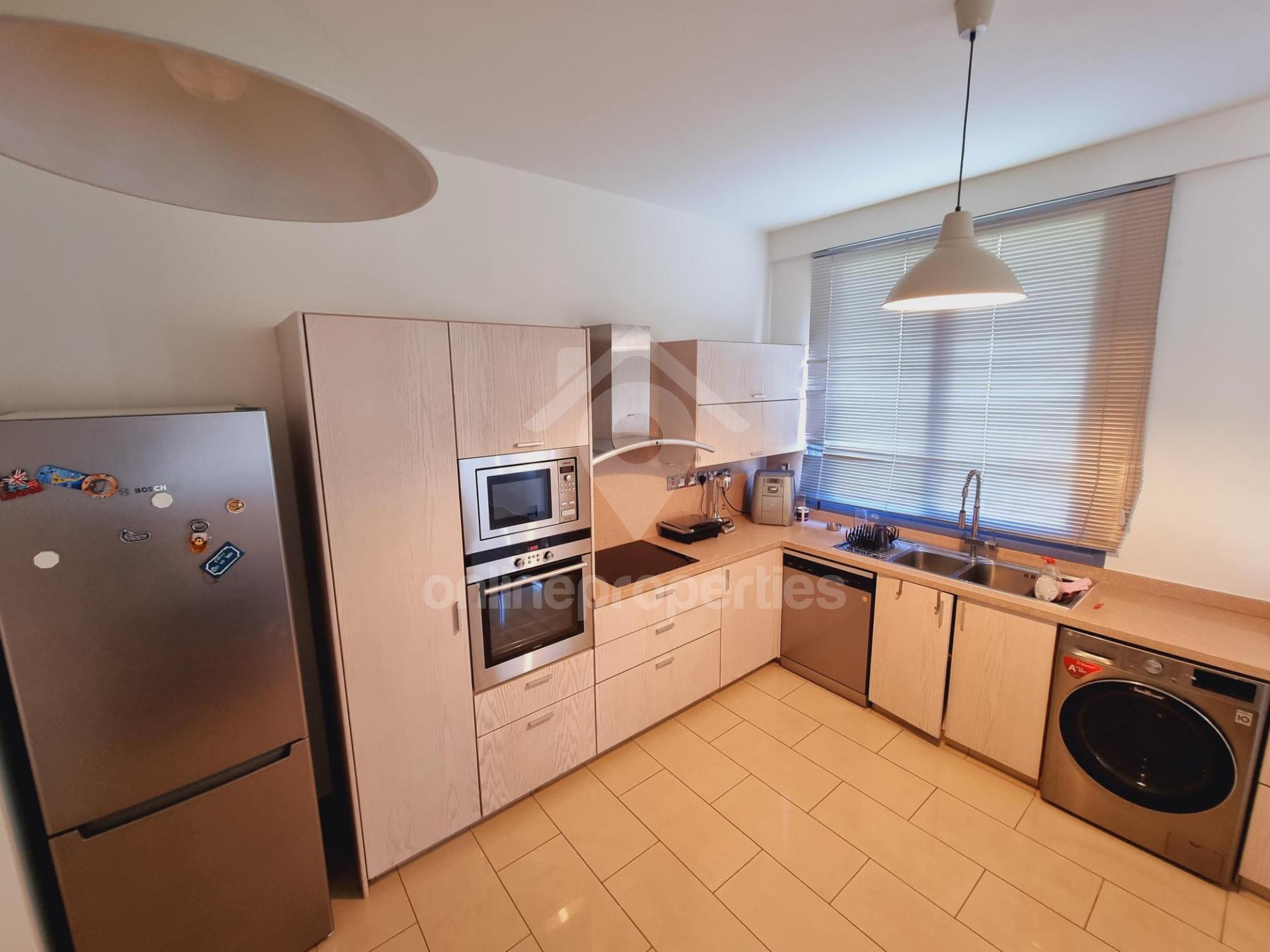 To change image, hover mouse over thumbnails below