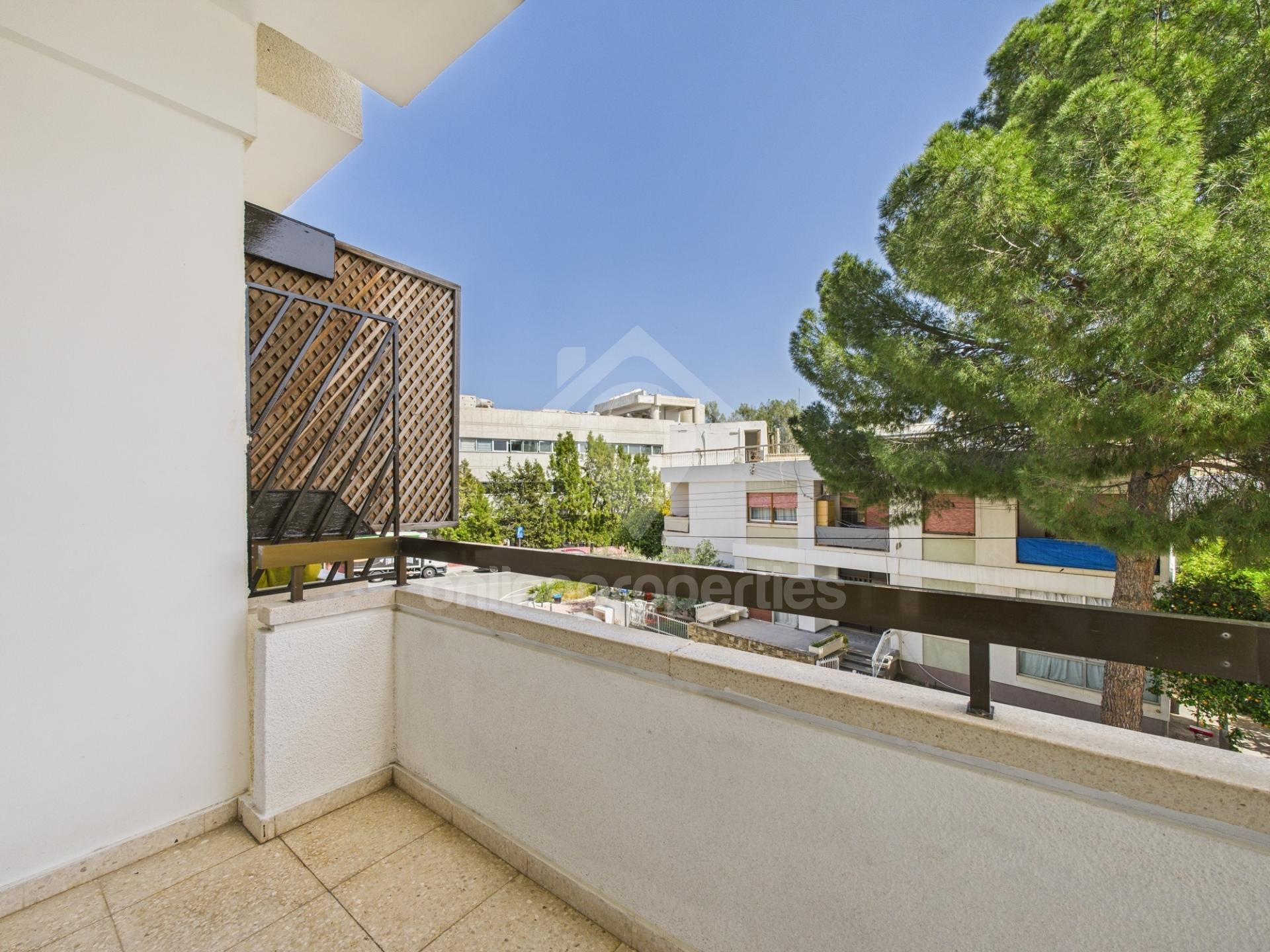 To change image, hover mouse over thumbnails below