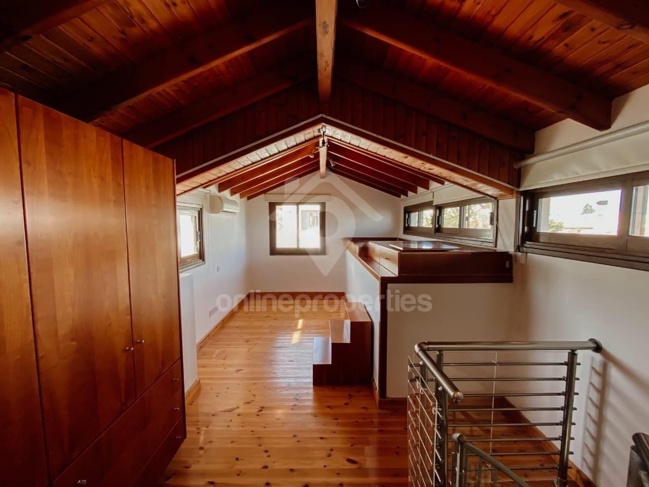 To change image, hover mouse over thumbnails below