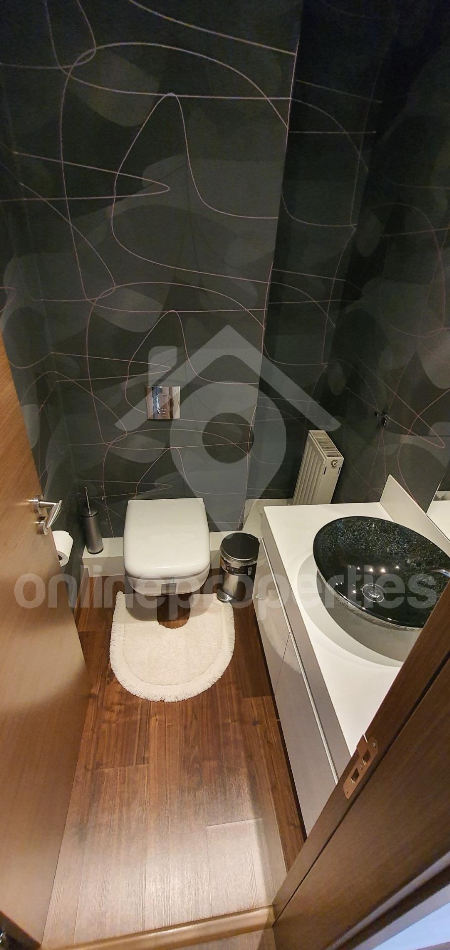 To change image, hover mouse over thumbnails below