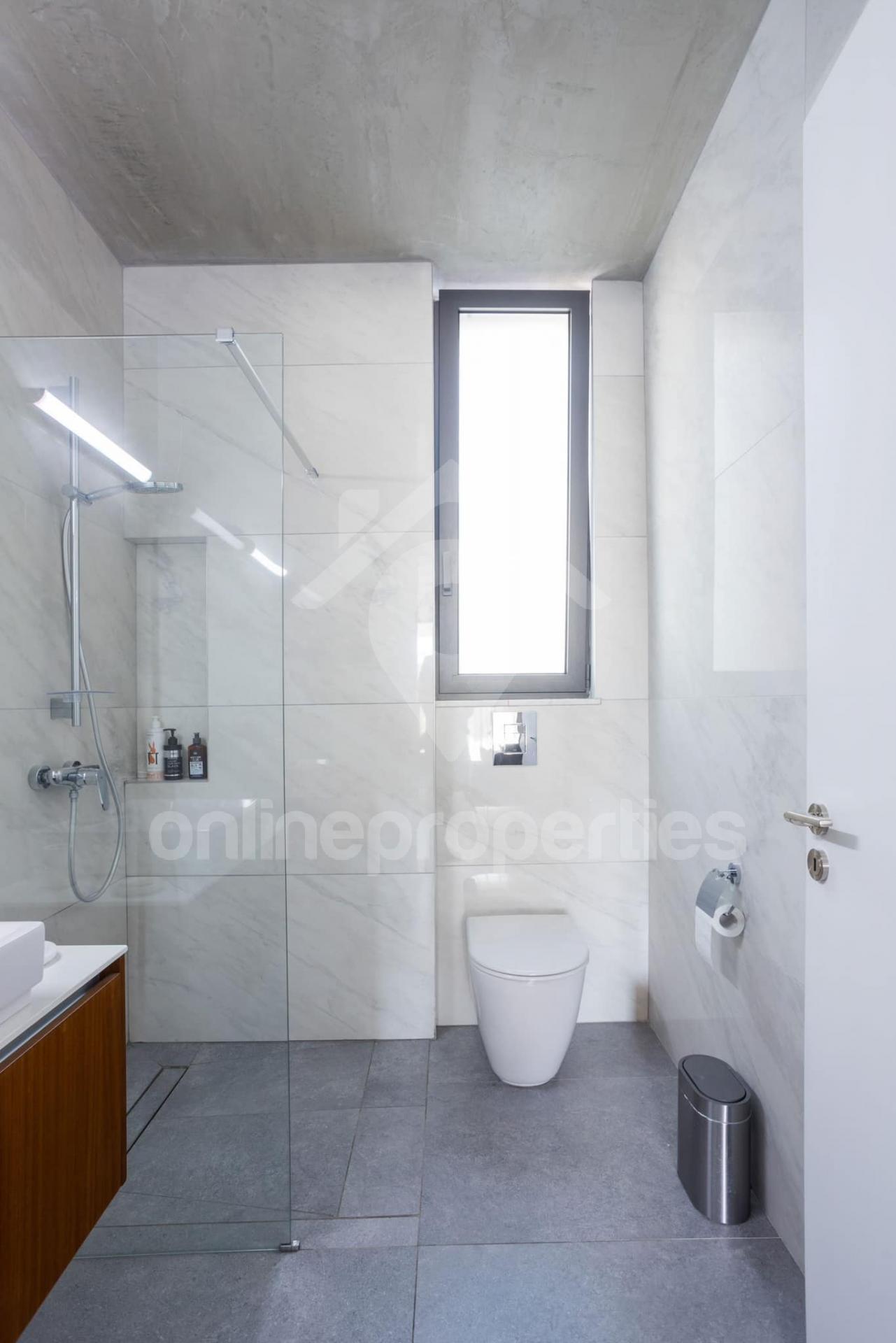 To change image, hover mouse over thumbnails below