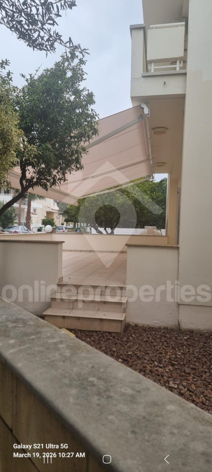 To change image, hover mouse over thumbnails below