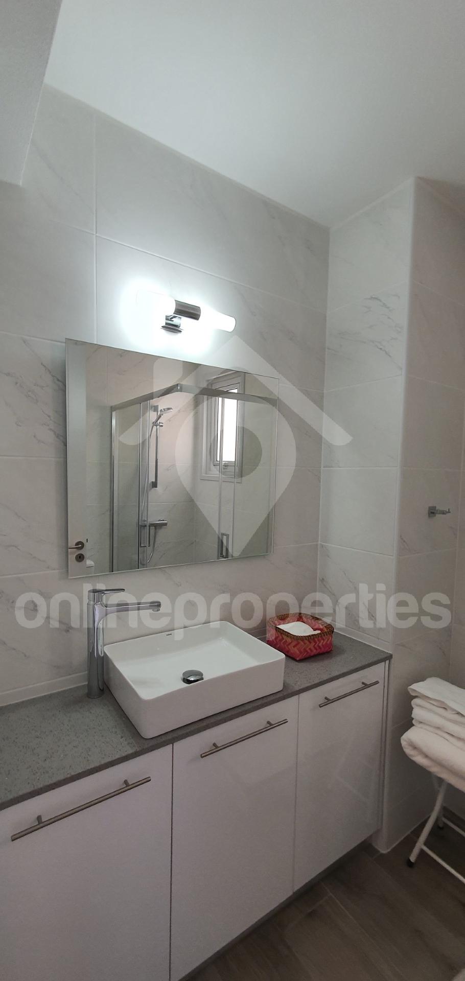 To change image, hover mouse over thumbnails below