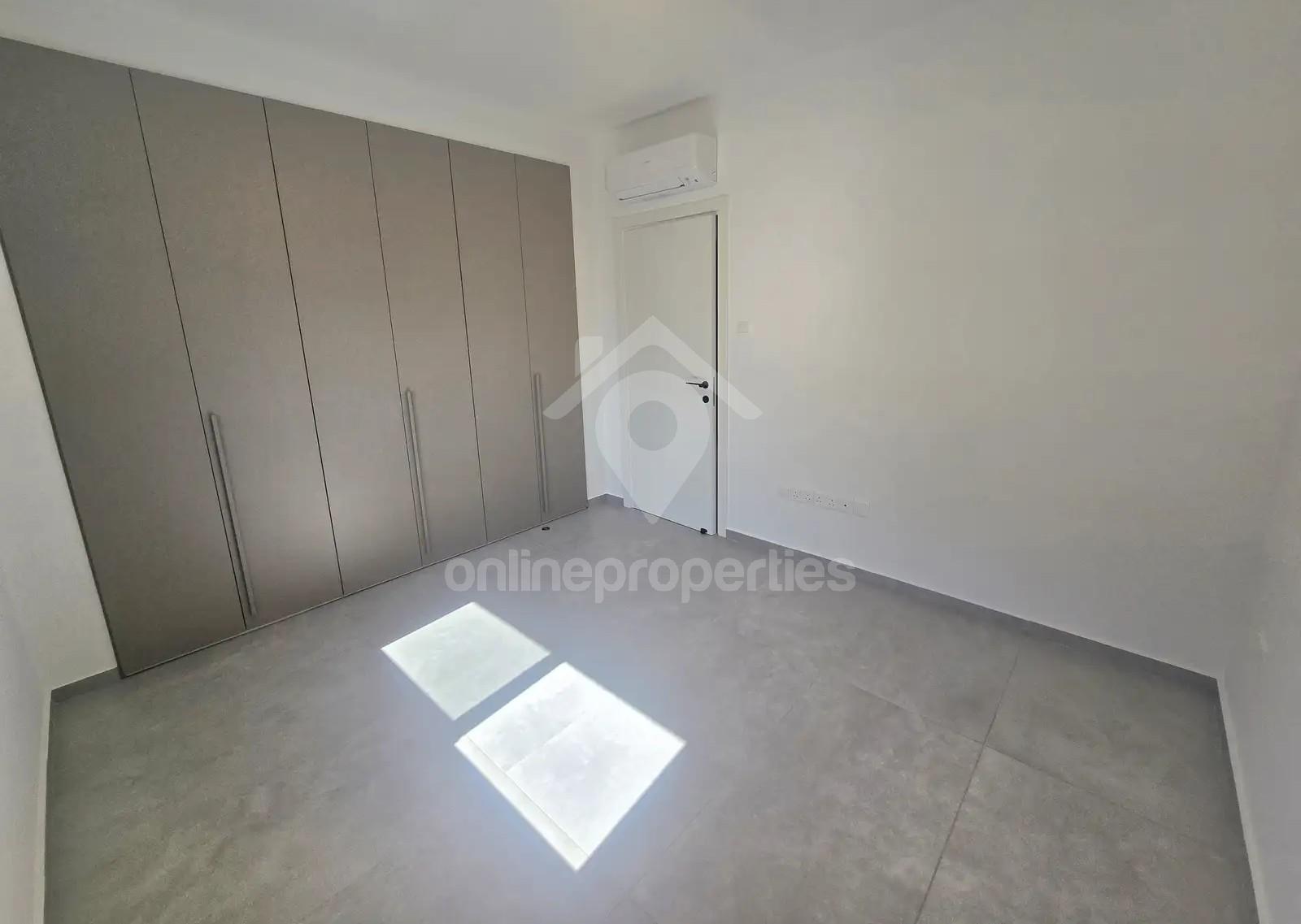 To change image, hover mouse over thumbnails below