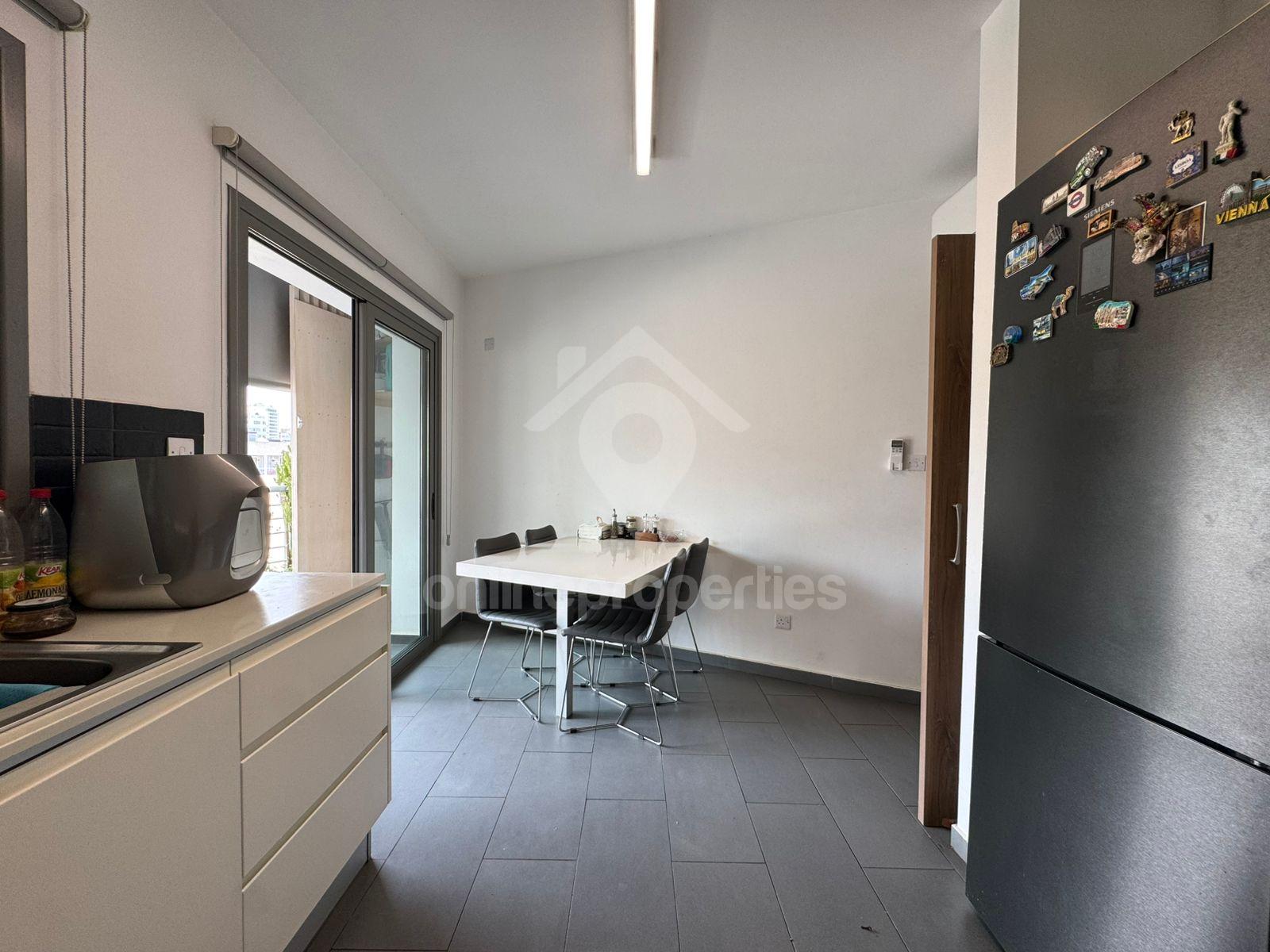 To change image, hover mouse over thumbnails below