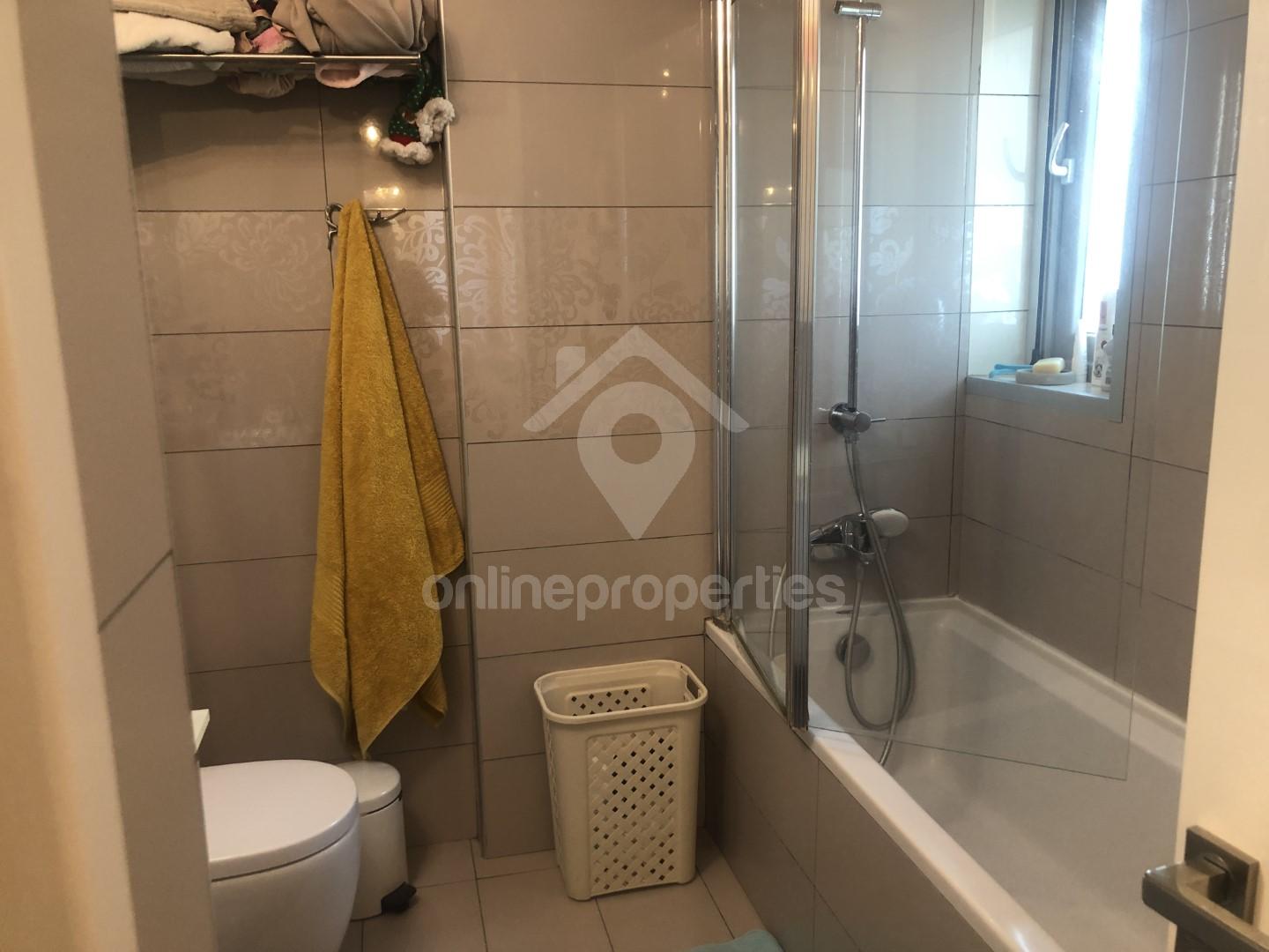 To change image, hover mouse over thumbnails below