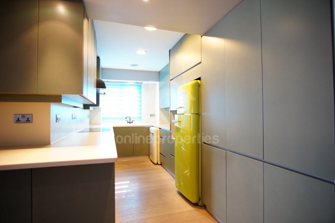 To change image, hover mouse over thumbnails below