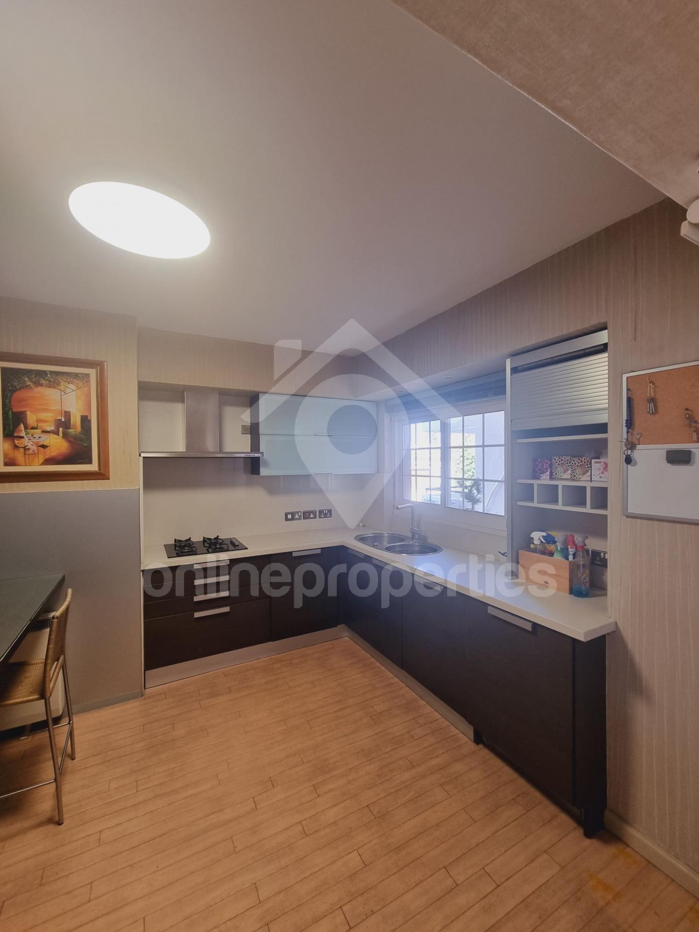 To change image, hover mouse over thumbnails below