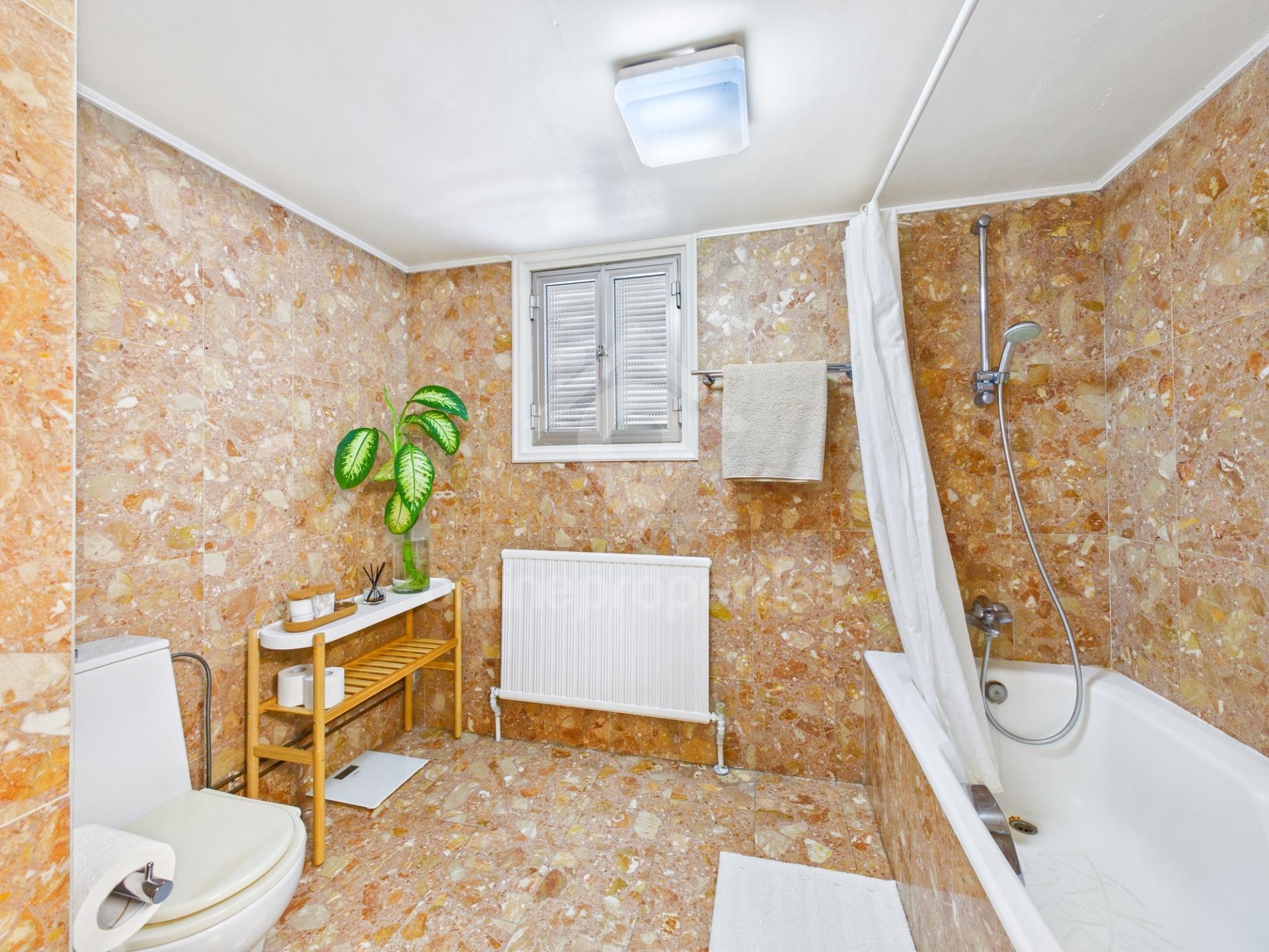 To change image, hover mouse over thumbnails below