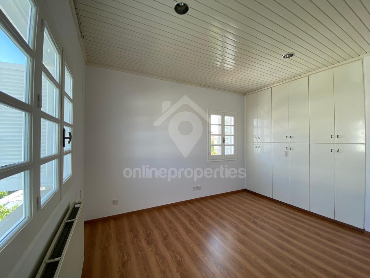 To change image, hover mouse over thumbnails below