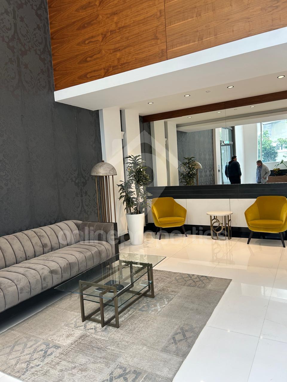 To change image, hover mouse over thumbnails below