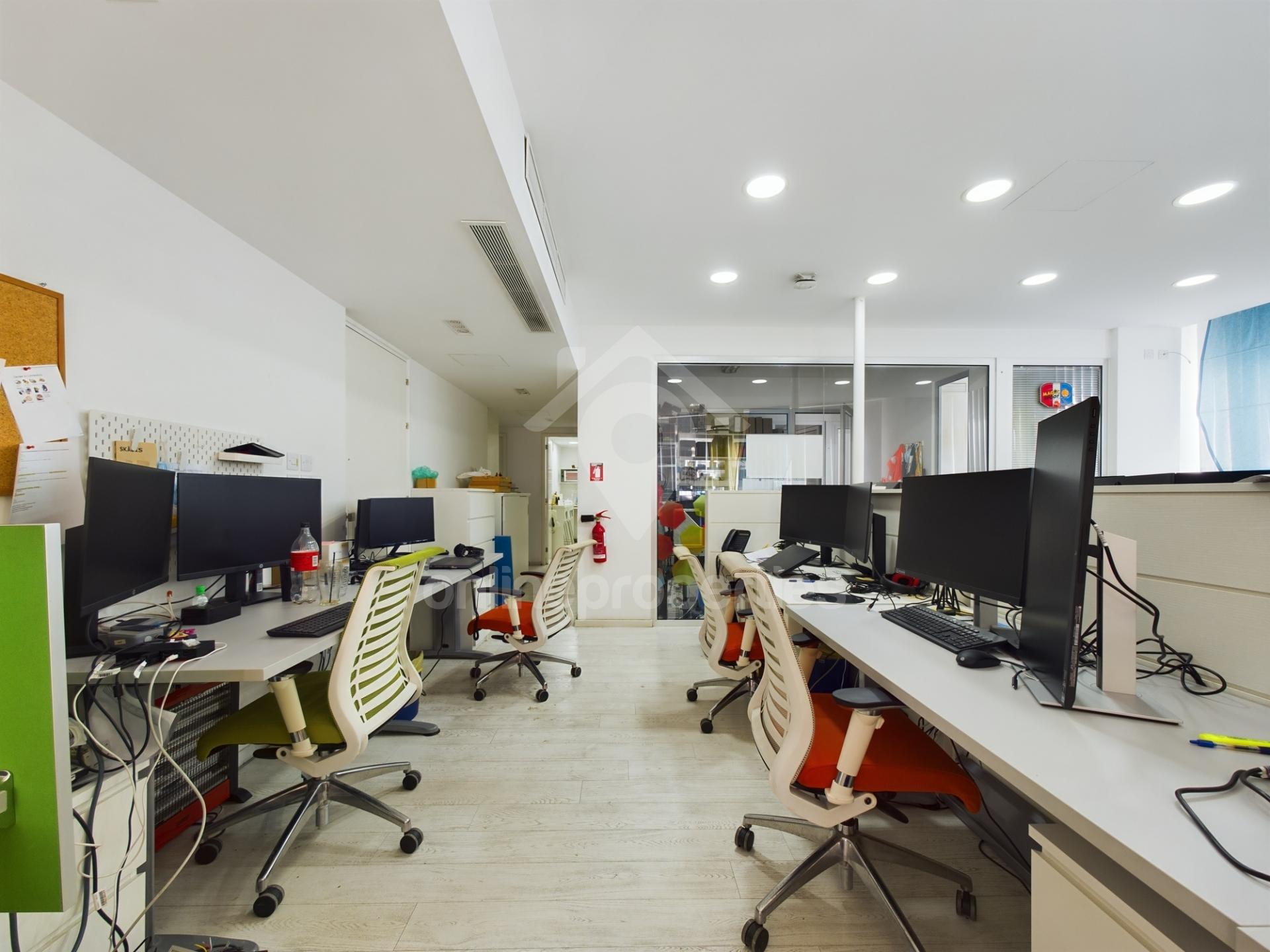 To change image, hover mouse over thumbnails below