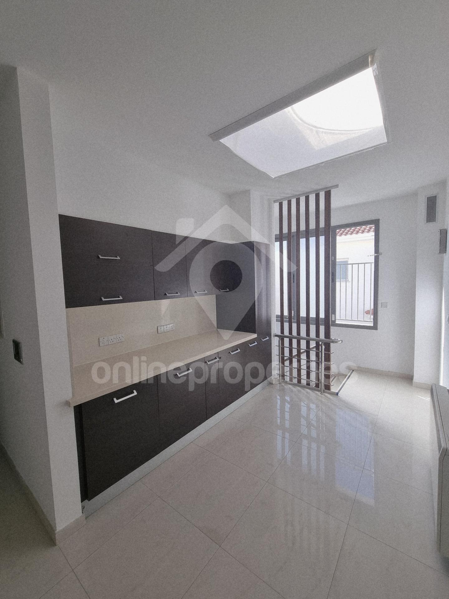 To change image, hover mouse over thumbnails below