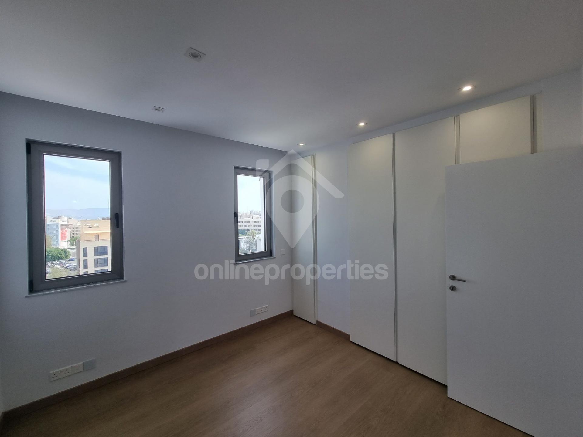 To change image, hover mouse over thumbnails below