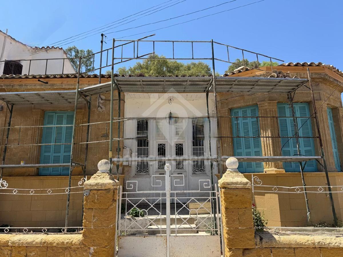 To change image, hover mouse over thumbnails below