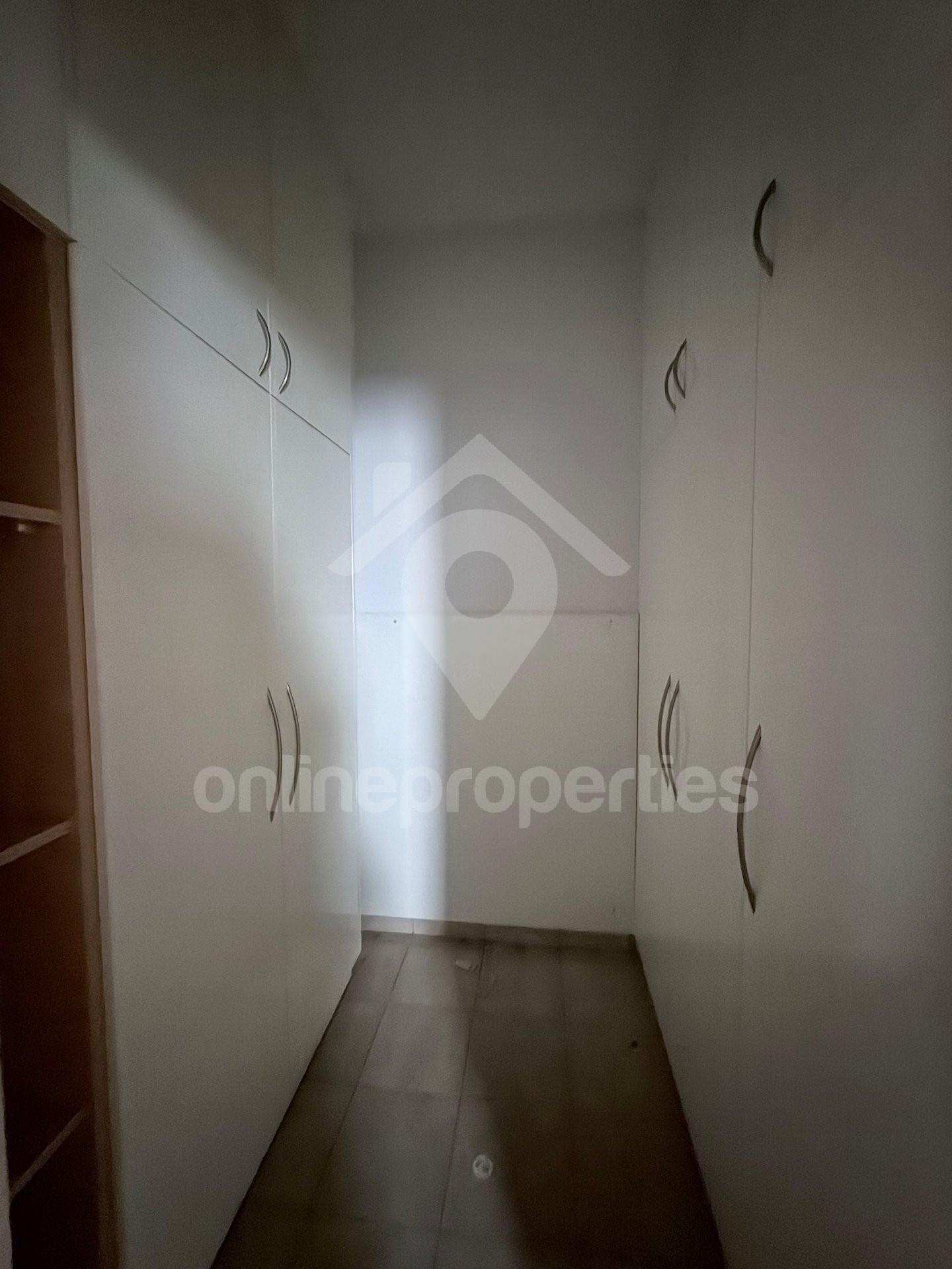 To change image, hover mouse over thumbnails below