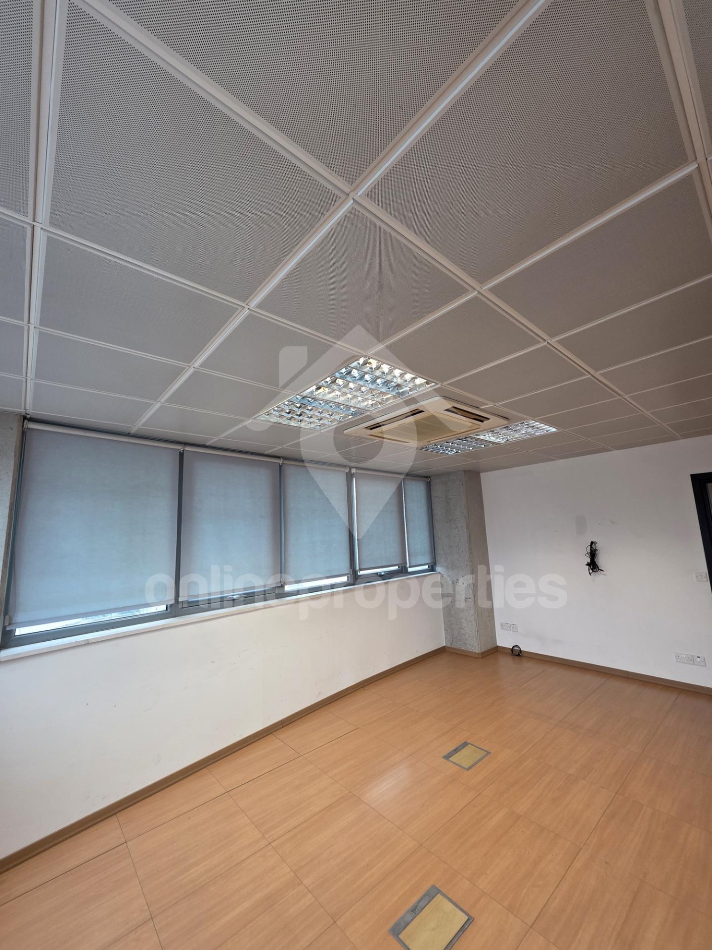 To change image, hover mouse over thumbnails below